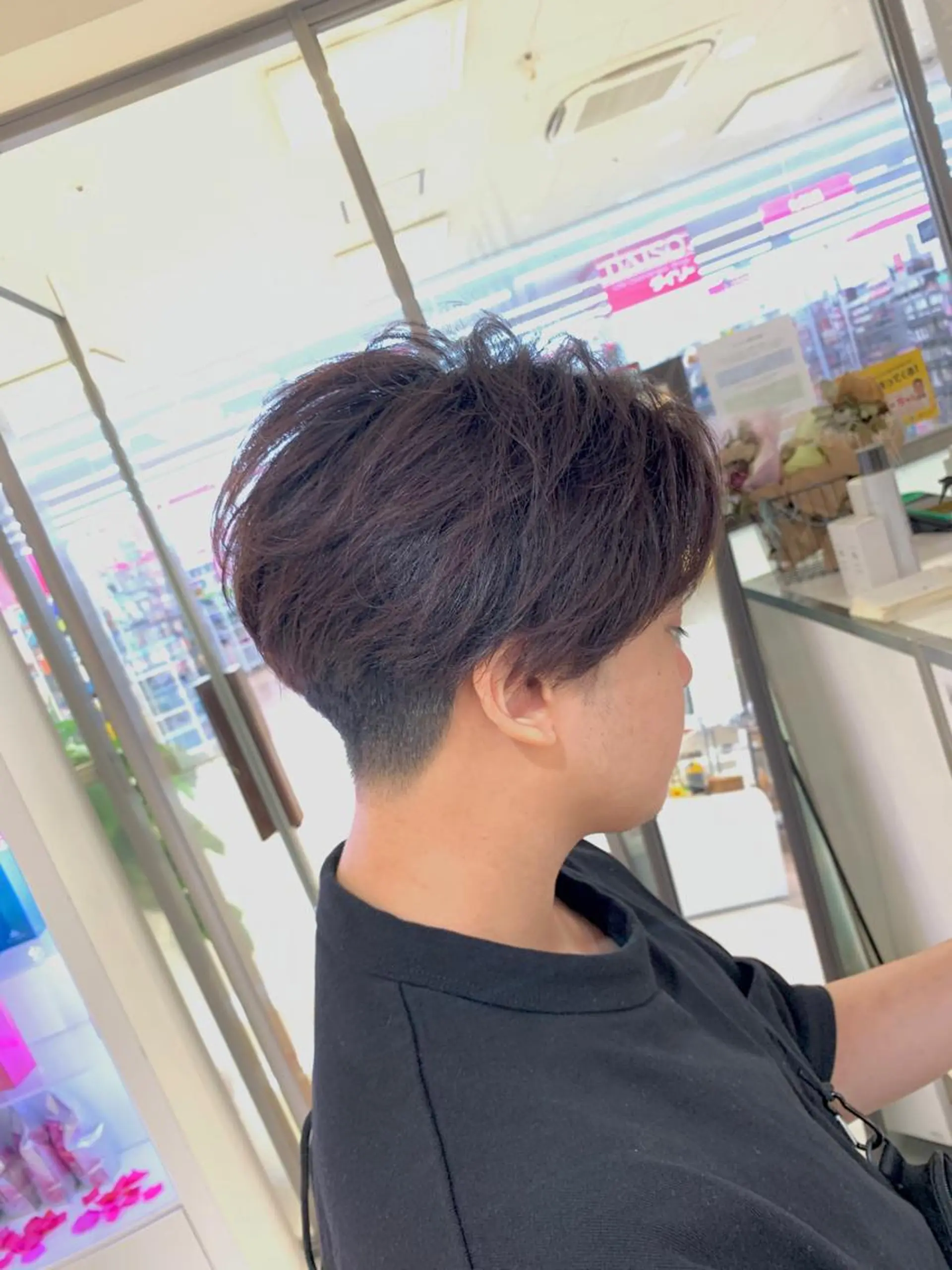 ショート カラー MODEks eau 佐藤優志のヘアスタイル