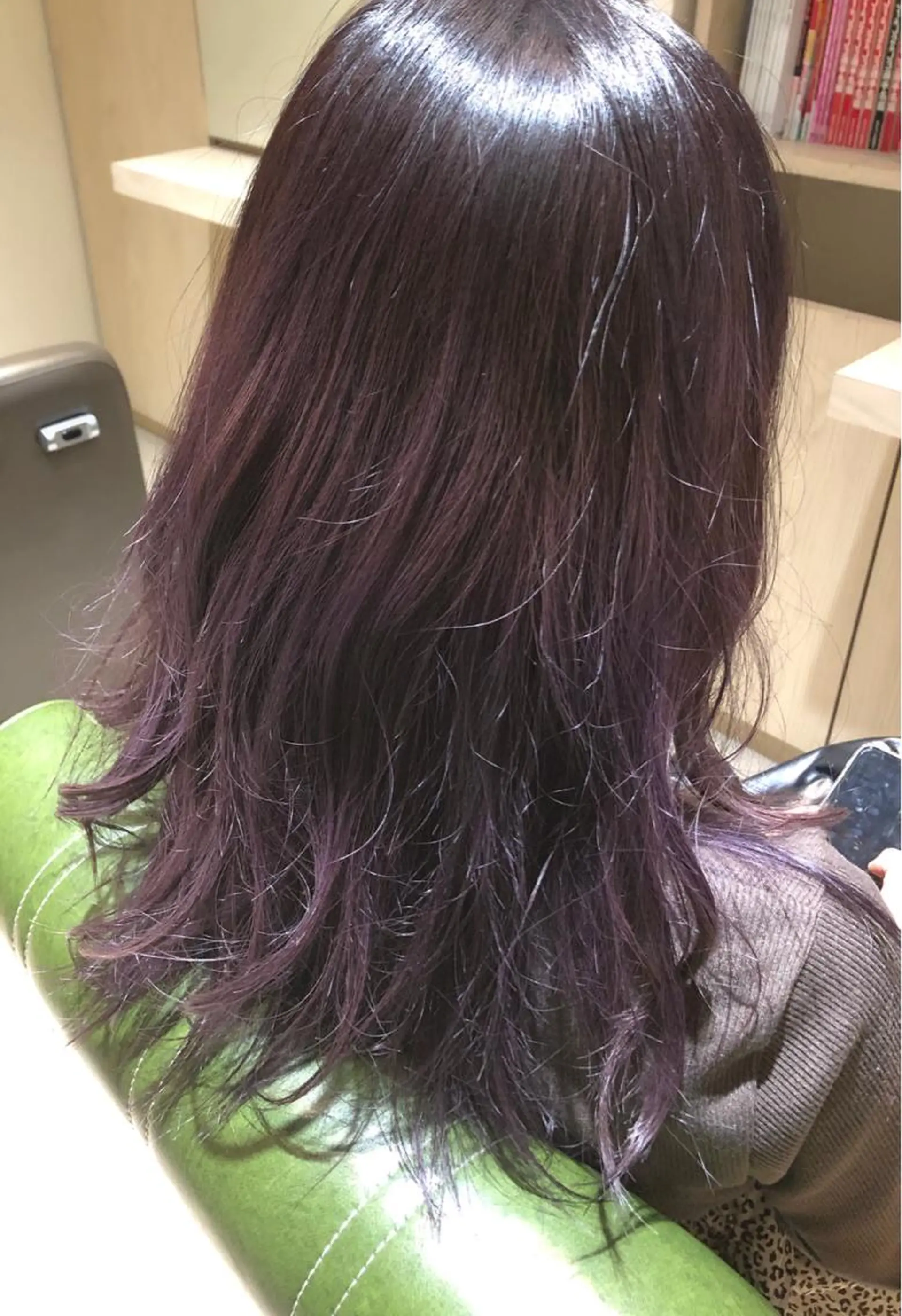 セミロング パープルカラー uti所属・菊池 幹のヘアスタイル