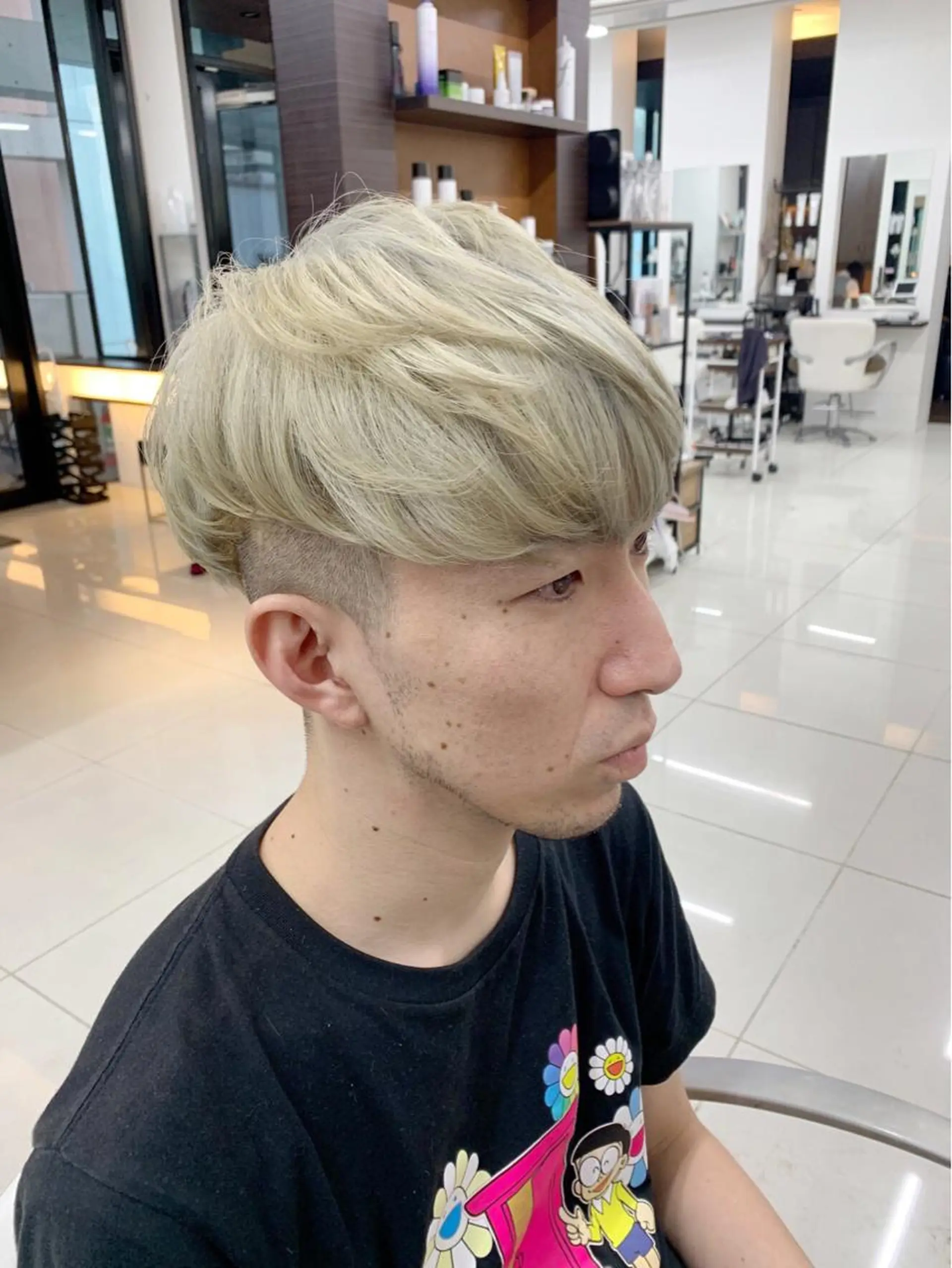 カラー メンズ ベージュカラー ホワイトベージュ ヘアカラー 八谷 将平のヘアスタイル