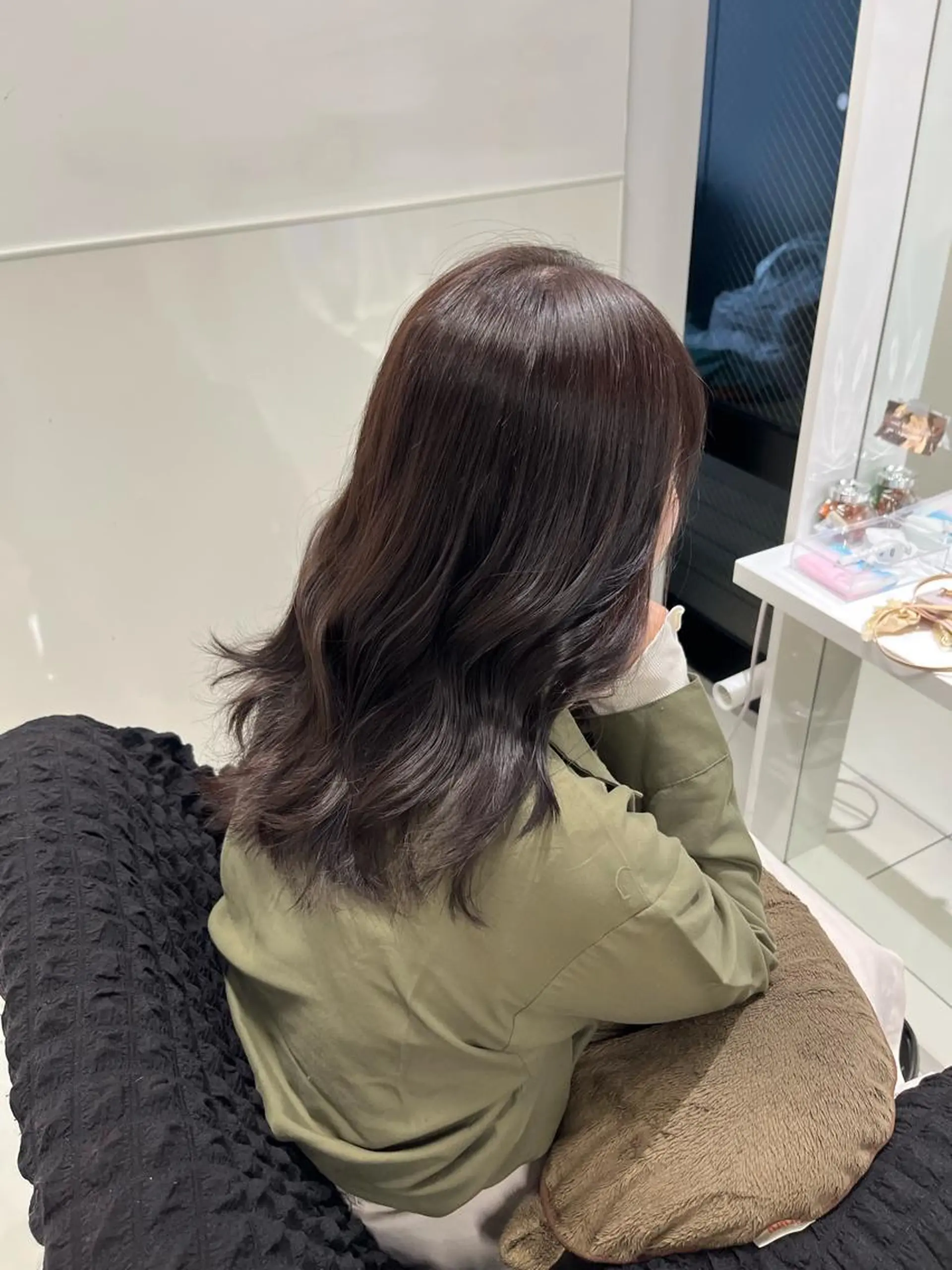 ミディアム カラー オリーブグレー りおな/エクステ /ミルクティーカラーのヘアスタイル