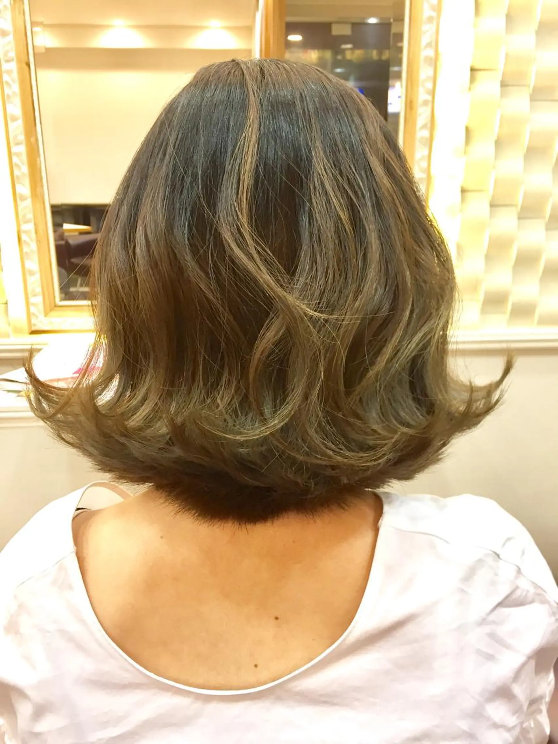 ミディアム アッシュ oluolu hairのヘアスタイル