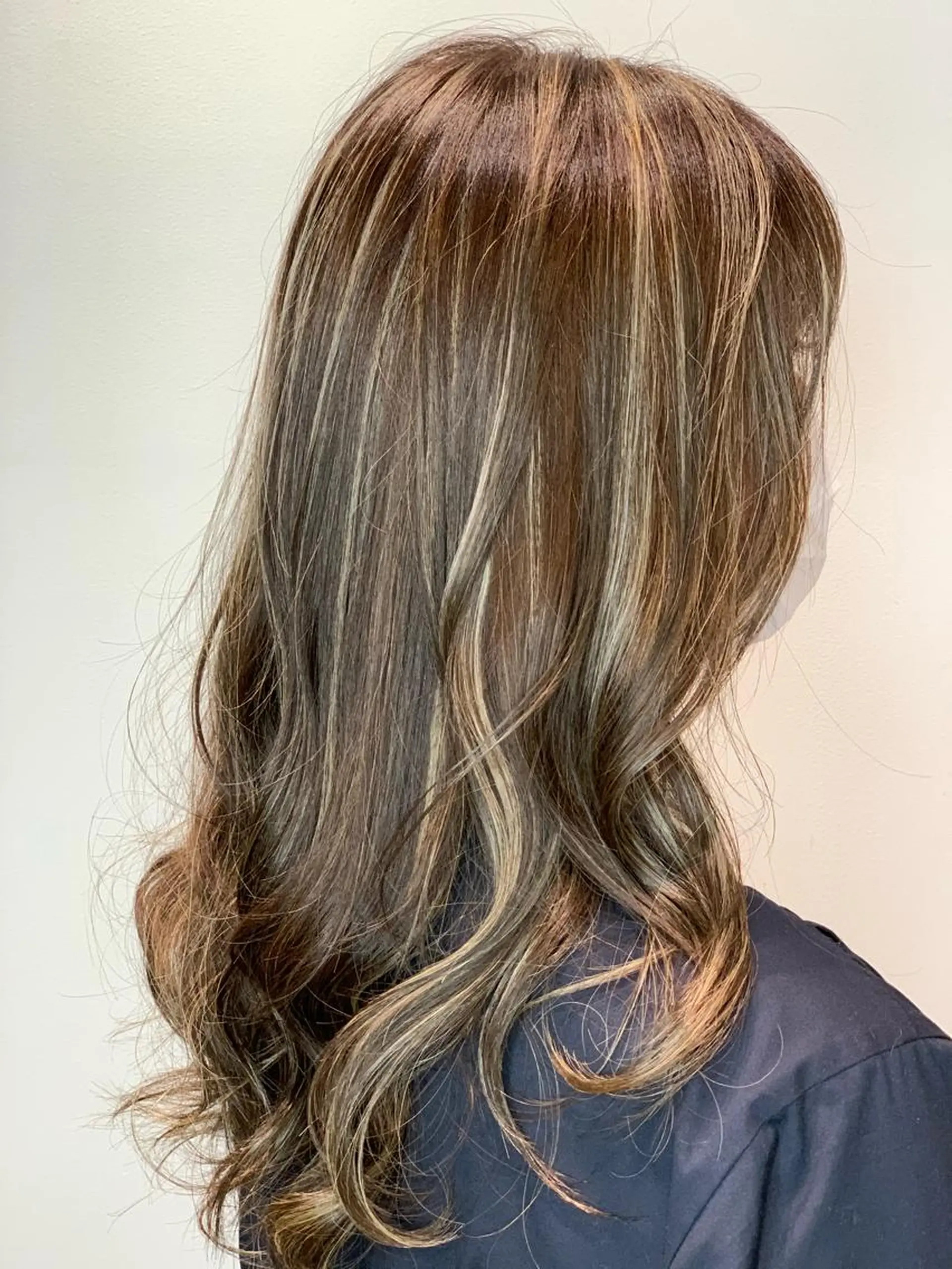 カラー 石井 潤のヘアスタイル