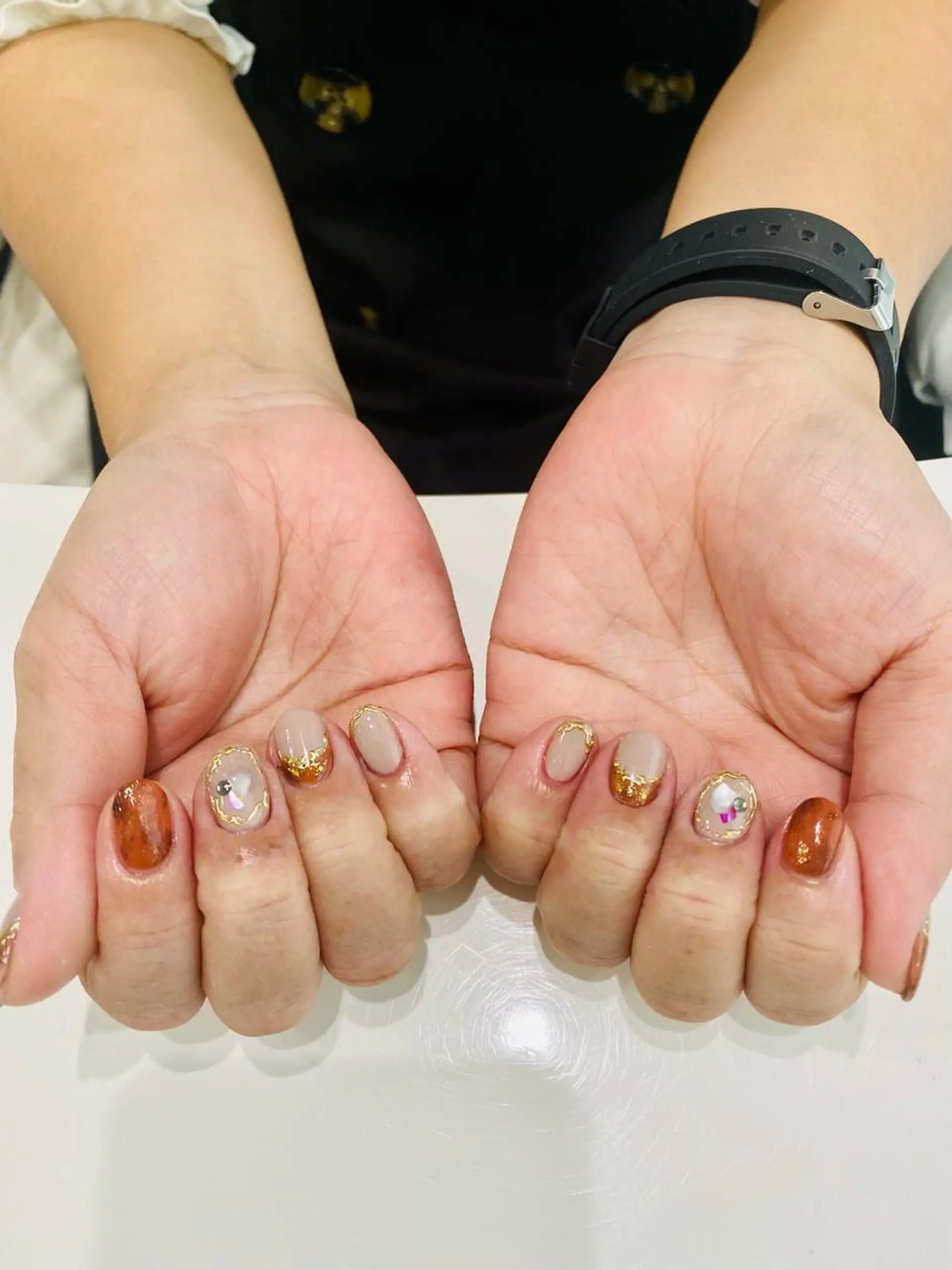 ミディアム キッズ ネイル マツエク・マツパ アイブロウ ハンドネイル 13日3980円‼️ マグもデザインも◎のネイルデザイン