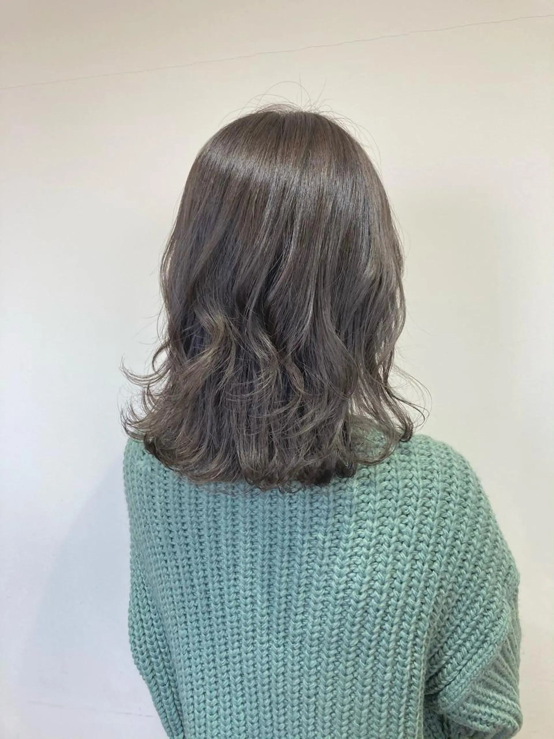 ミディアム カット ヘアカラー 梅山 美侑のヘアスタイル