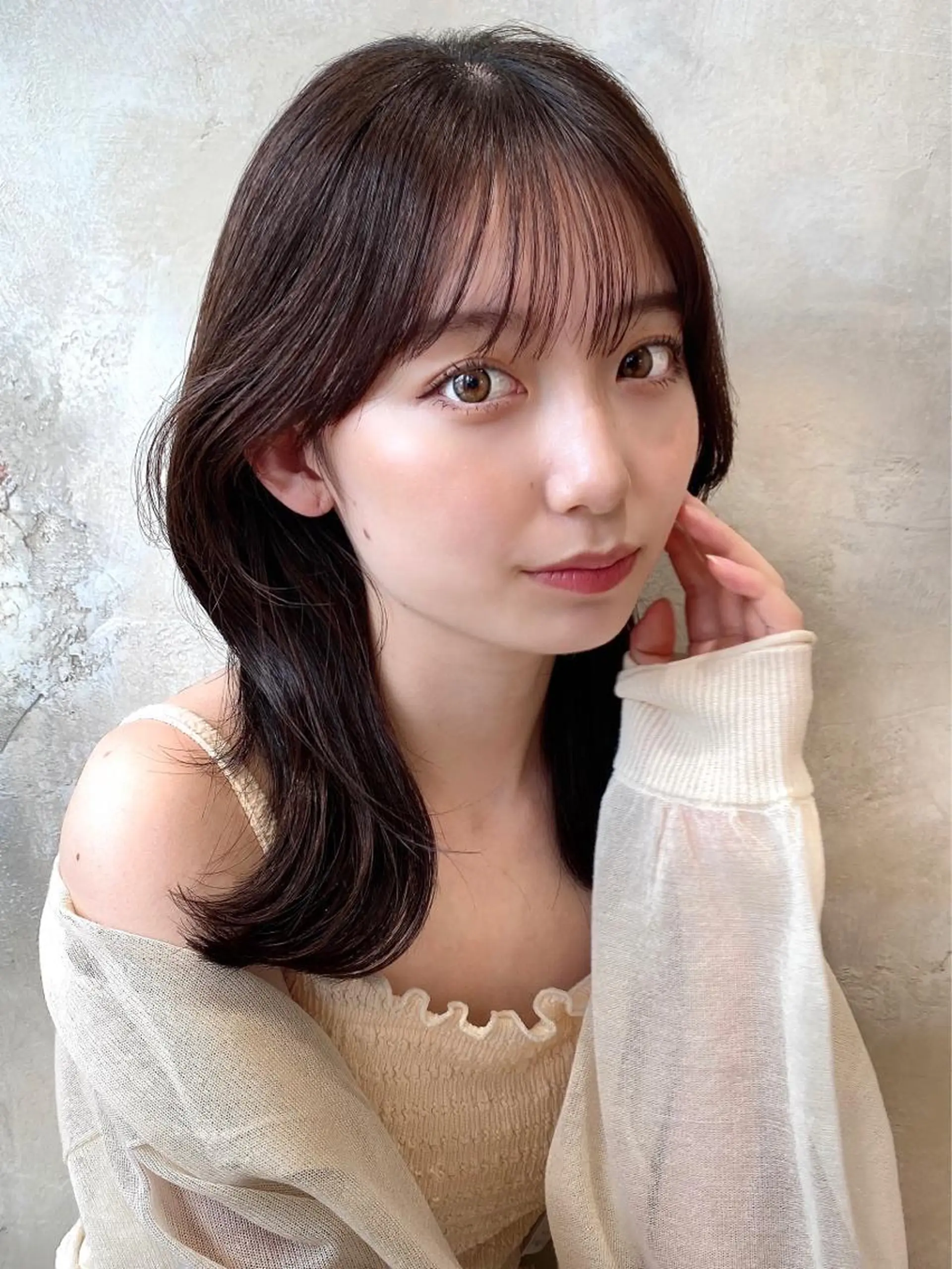 ミディアム カラー ベージュカラー ブラウンカラー ブラウンベージュ くびれヘア 顔周りカット カット ヘアカラー トリートメント 顔周り/くびれヘア 韓国ヘア💕風間るなのヘアスタイル