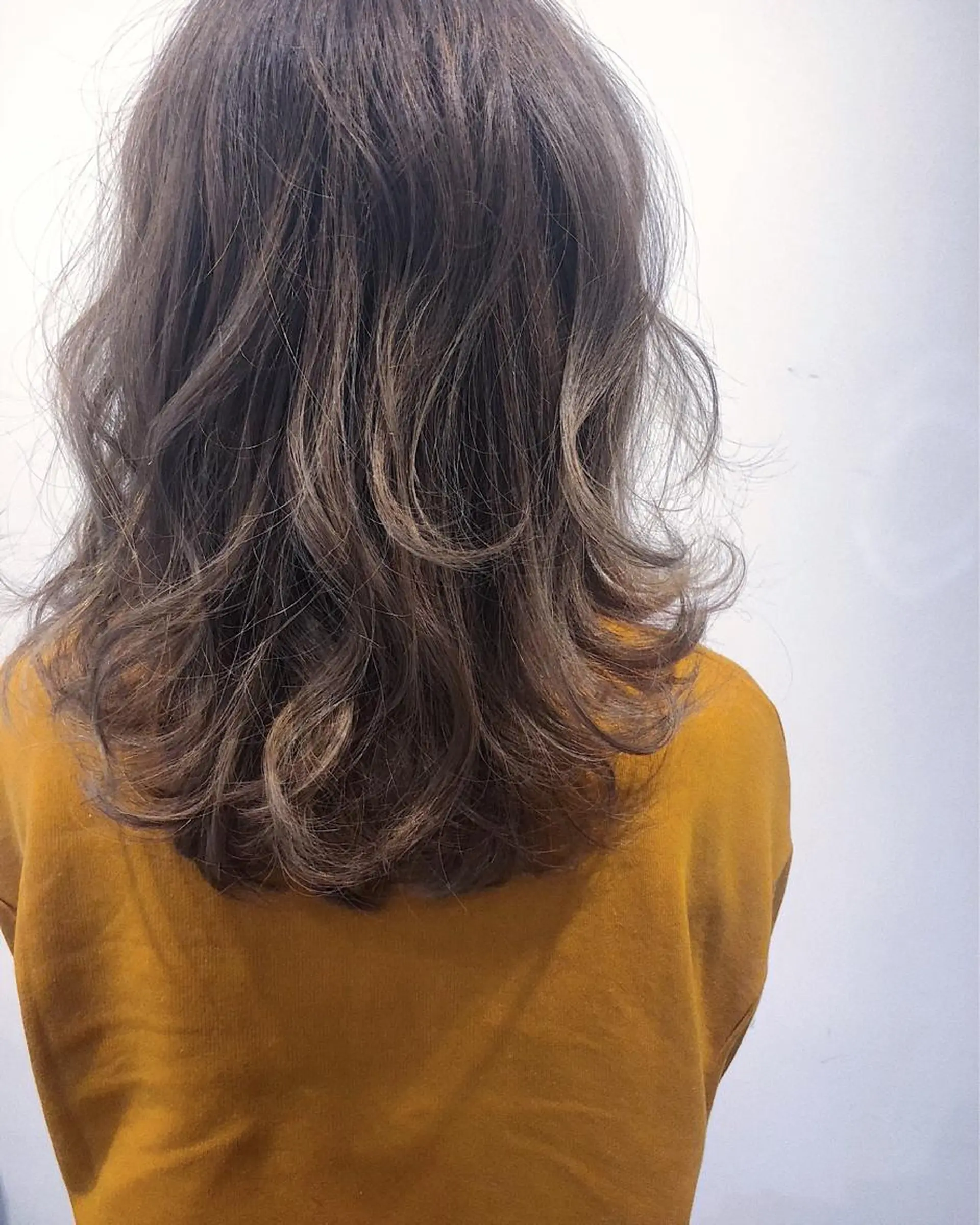 セミロング カラー パーマ バレイヤージュ グレージュ ハイライトカラー 外国人風カラー ハイライト ヘアカラー 髪質改善、エクステ 山口卓哉のヘアスタイル