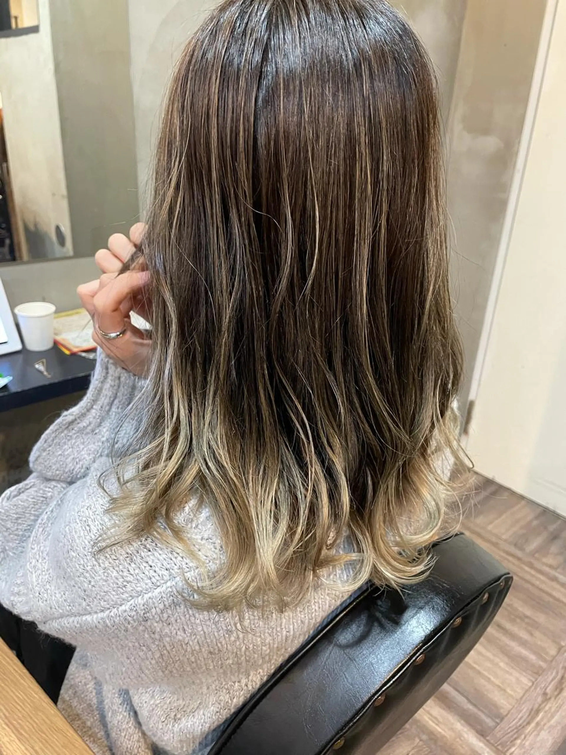 セミロング カラー バレイヤージュ レイヤーカット カット ヘアカラー トリートメント La fith 店長 城谷颯人のヘアスタイル