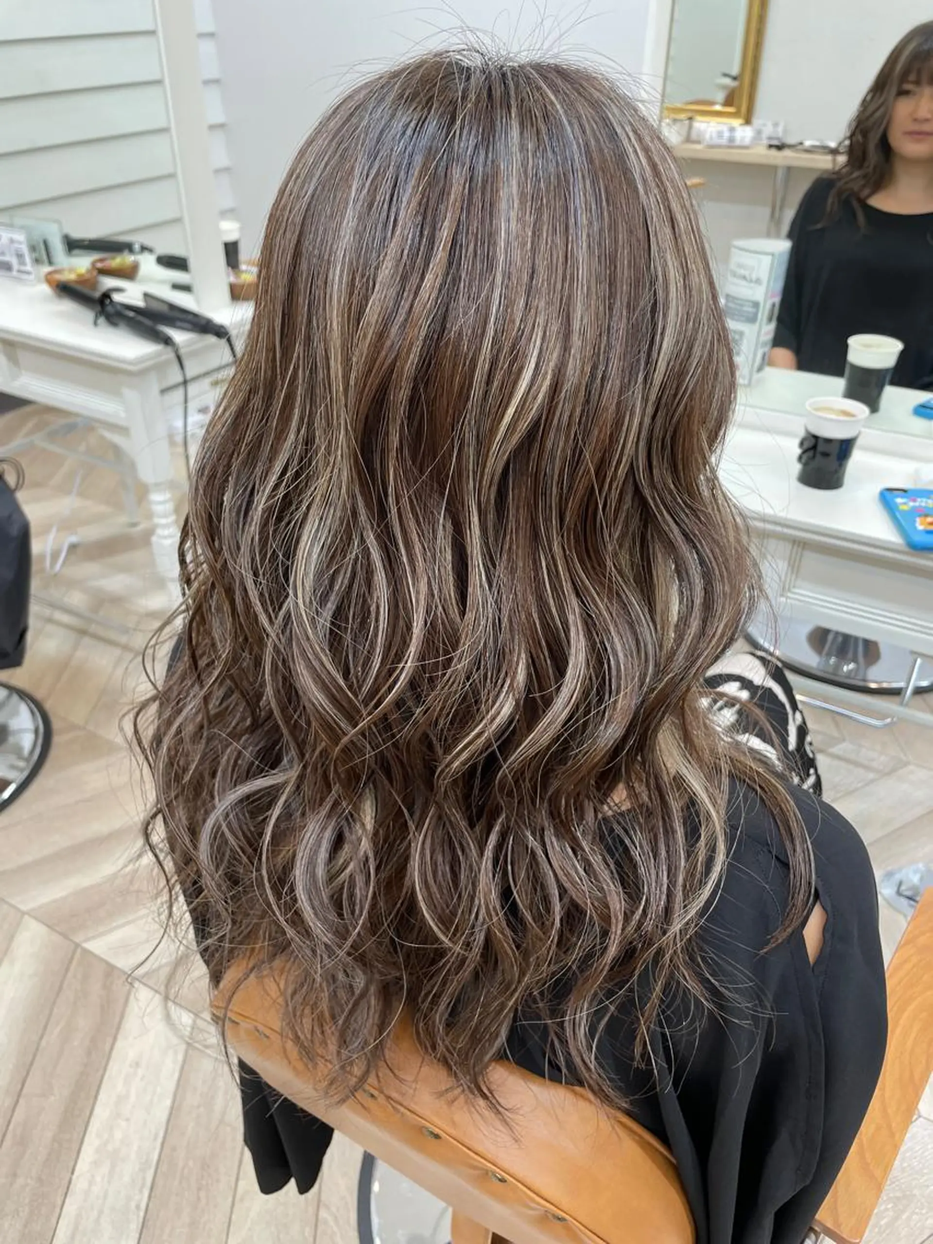 セミロング 外国人風カラー ハイライト eL HAIR SALON なんば店所属・ブリーチカラー特化 /焼田貴明のヘアスタイル