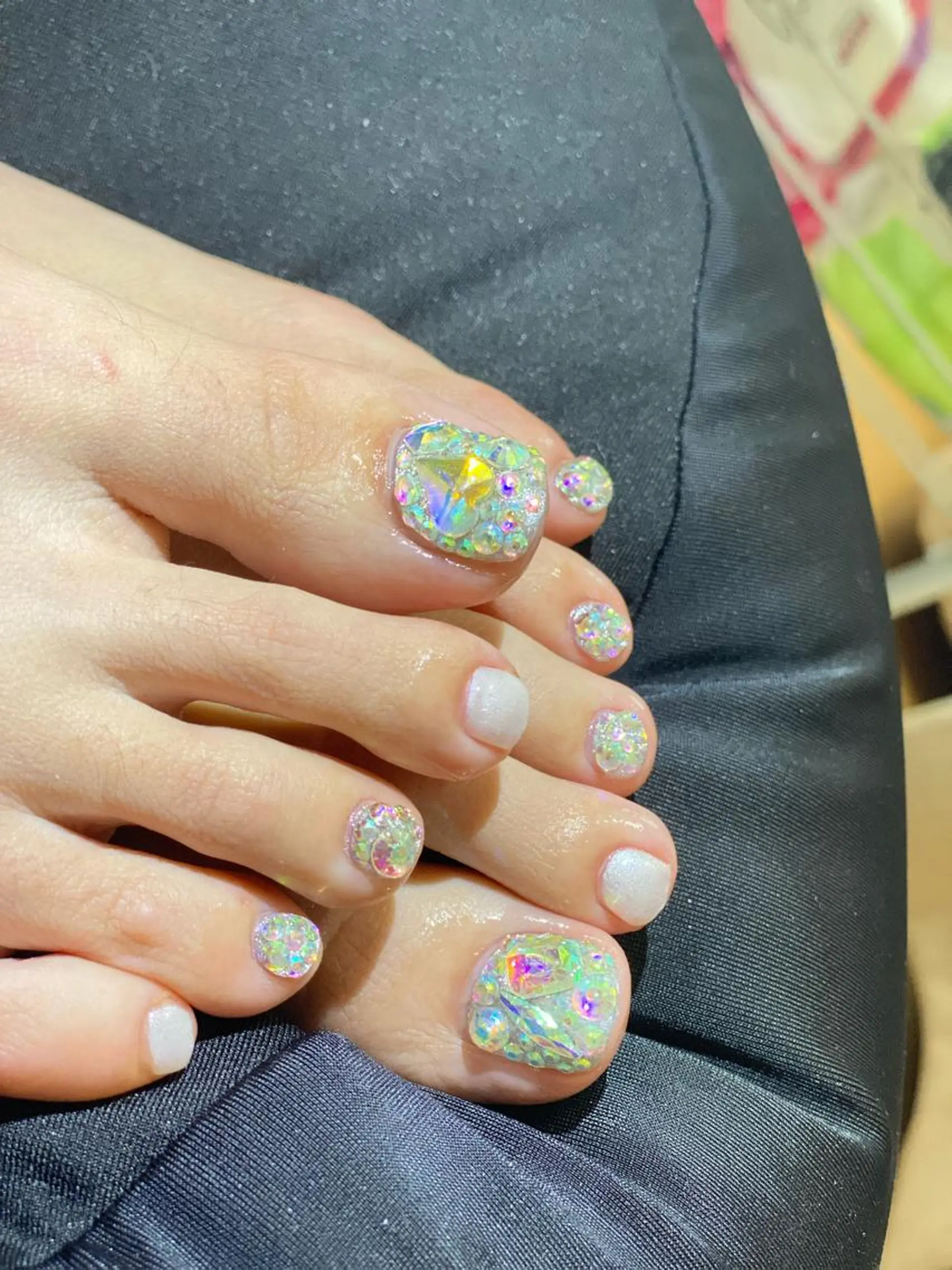 ネイル フットネイル ストーンネイル ホワイト フットネイル Esthetic Will所属・will 有希のネイルデザイン