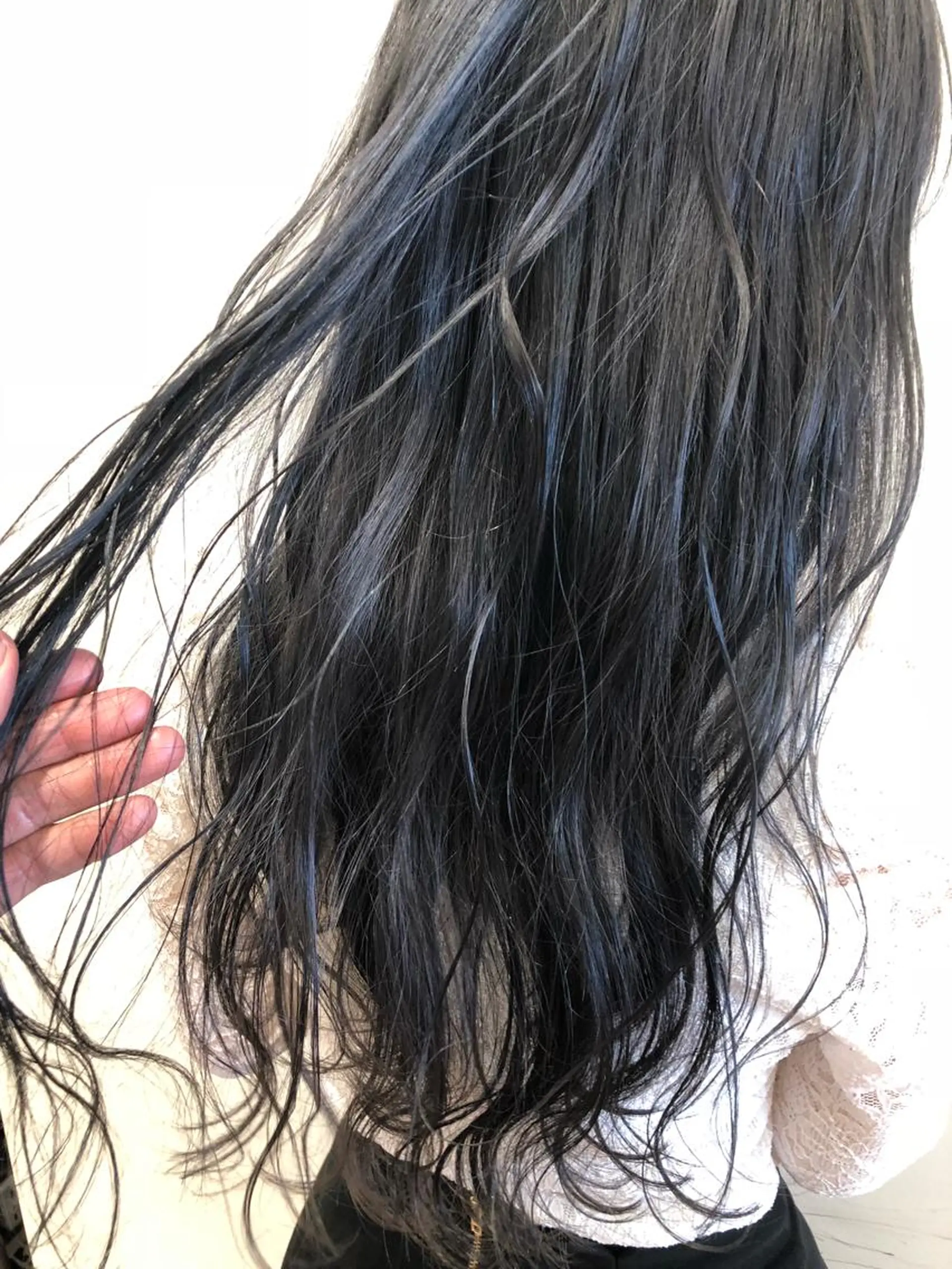 ロング カラー ブリーチ グレージュ ケアブリーチ 坪井佑樹のヘアスタイル