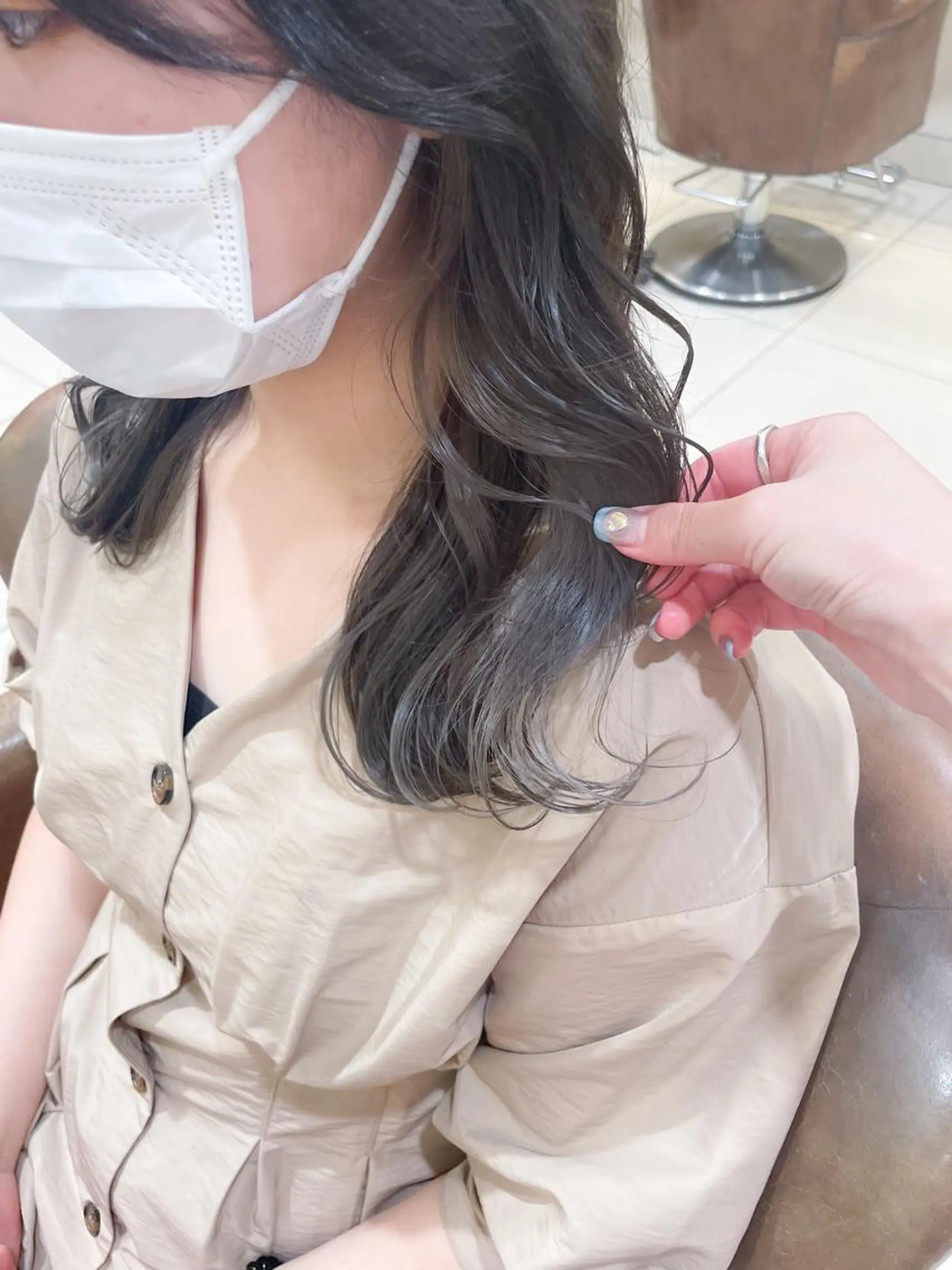 ミディアム カラー ダークグレー インナーカラー ヘアカラー ✨カラー支持No.1 🧸ワキ カナコ🧸のヘアスタイル