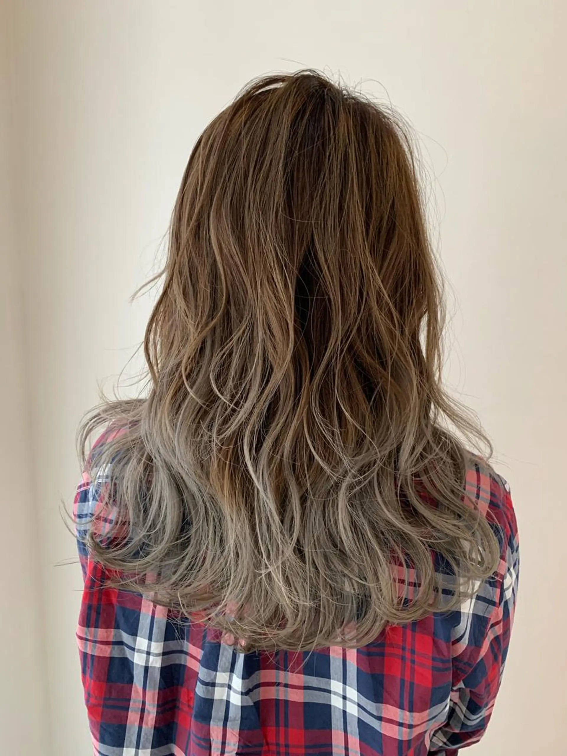 セミロング カラー 横山 菜摘のヘアスタイル