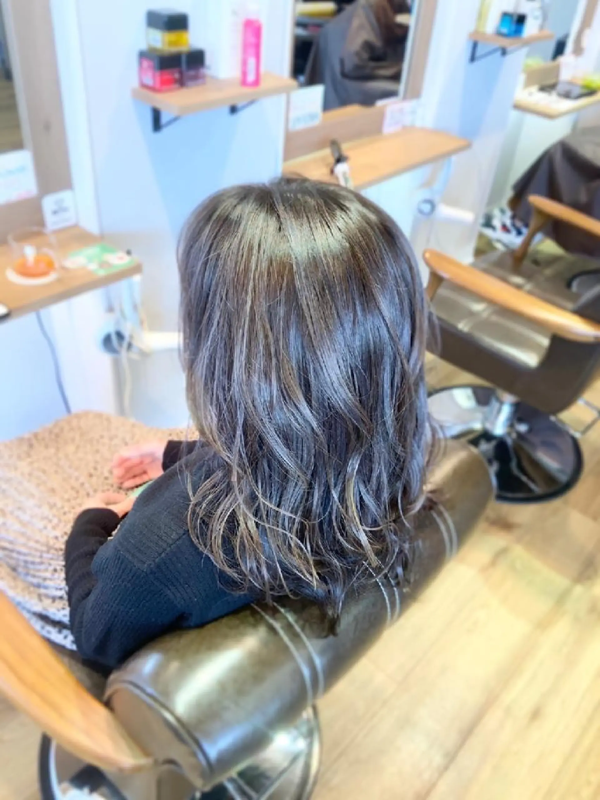 カラー ブリーチ ハイライトカラー ラベンダーカラー ヘアカラー トリートメント 堀 望美のヘアスタイル