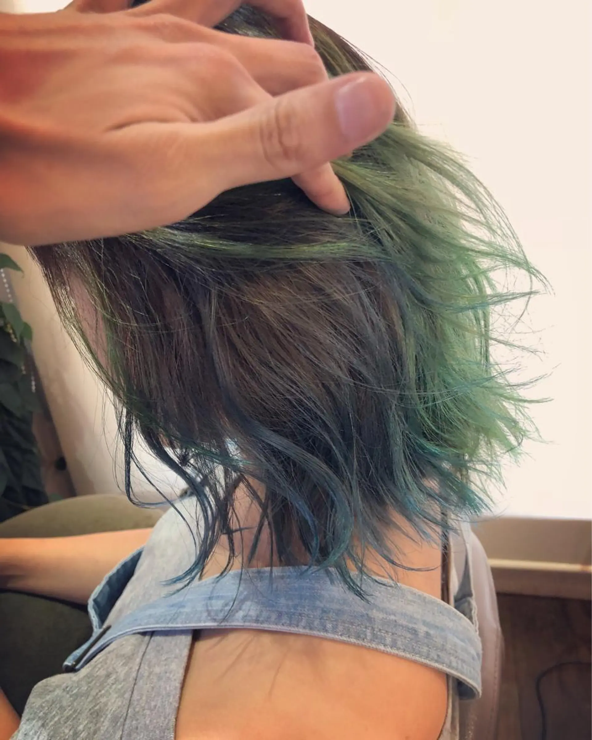 ミディアム カラー ブルーカラー グラデーションカラー 原宿サロン代表 デザインカラー伊藤卓のヘアスタイル