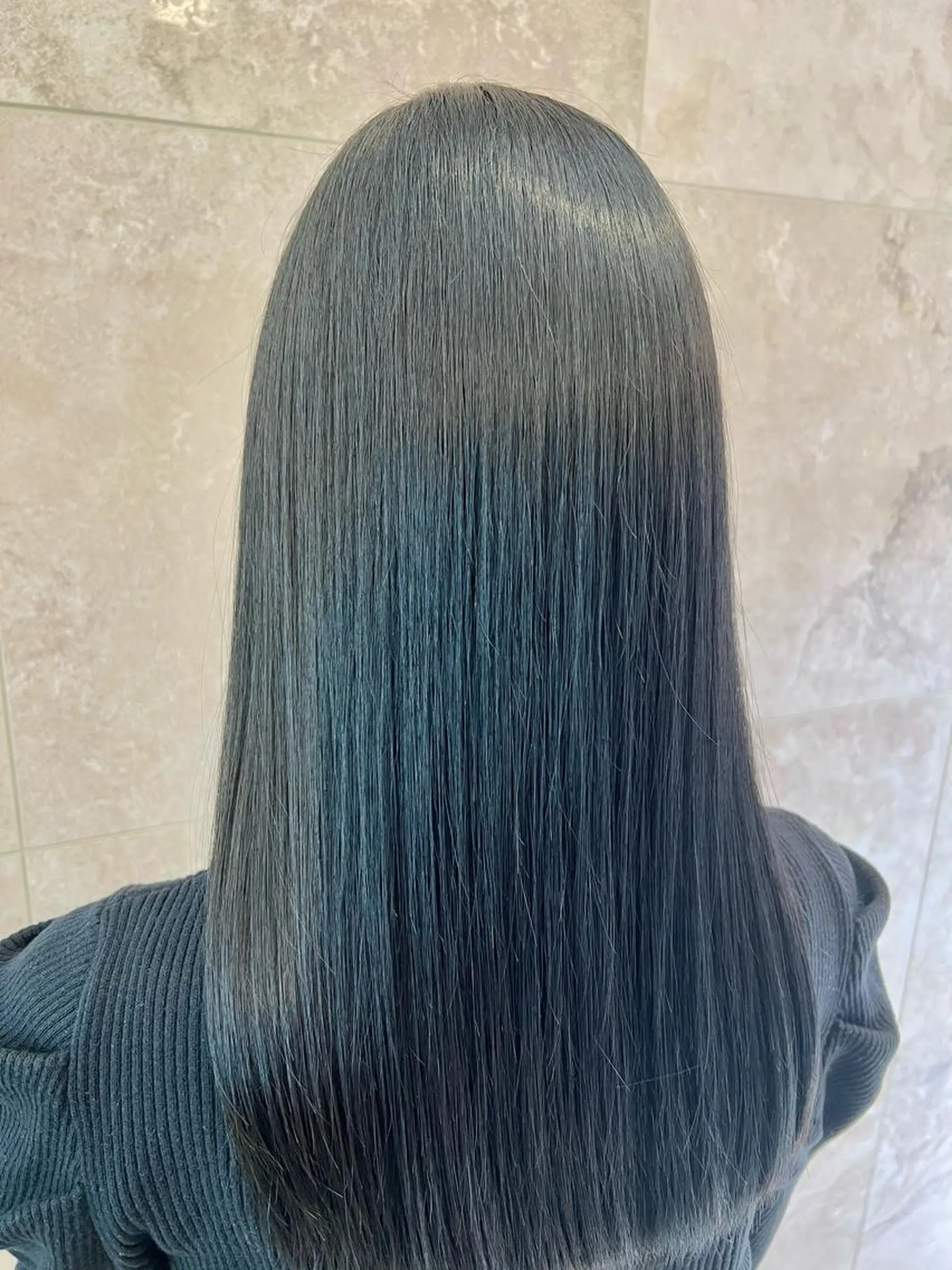 ロング カラー 黒髪 ブルーカラー ブルーブラック ブルージュ 縮毛矯正 縮毛矯正　野口 恵のヘアスタイル