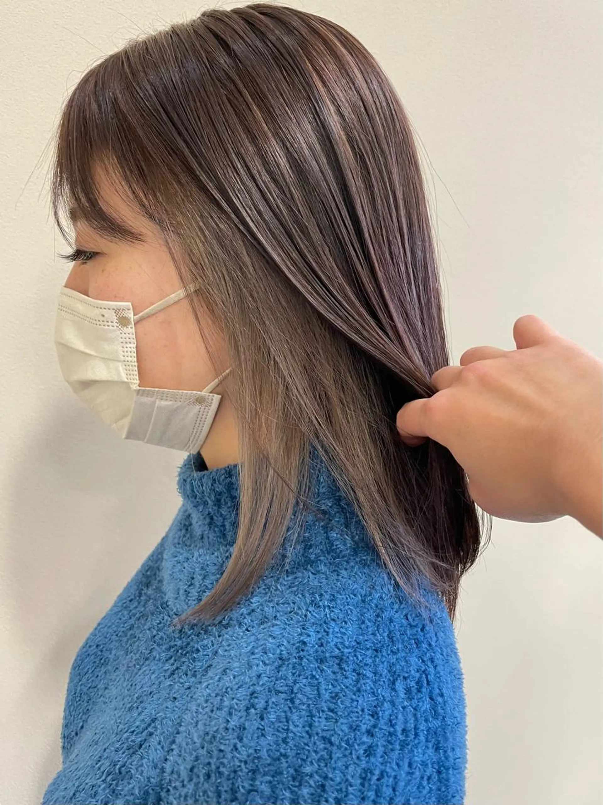 ミディアム カラー イヤリングカラー グレージュ ヘアカラー トリートメント 沢田 瞳のヘアスタイル