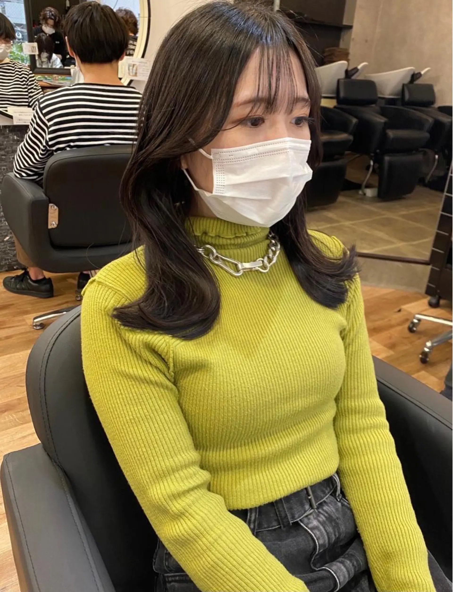 ミディアム カラー レイヤーカット、 大人可愛い　中村美羅のヘアスタイル