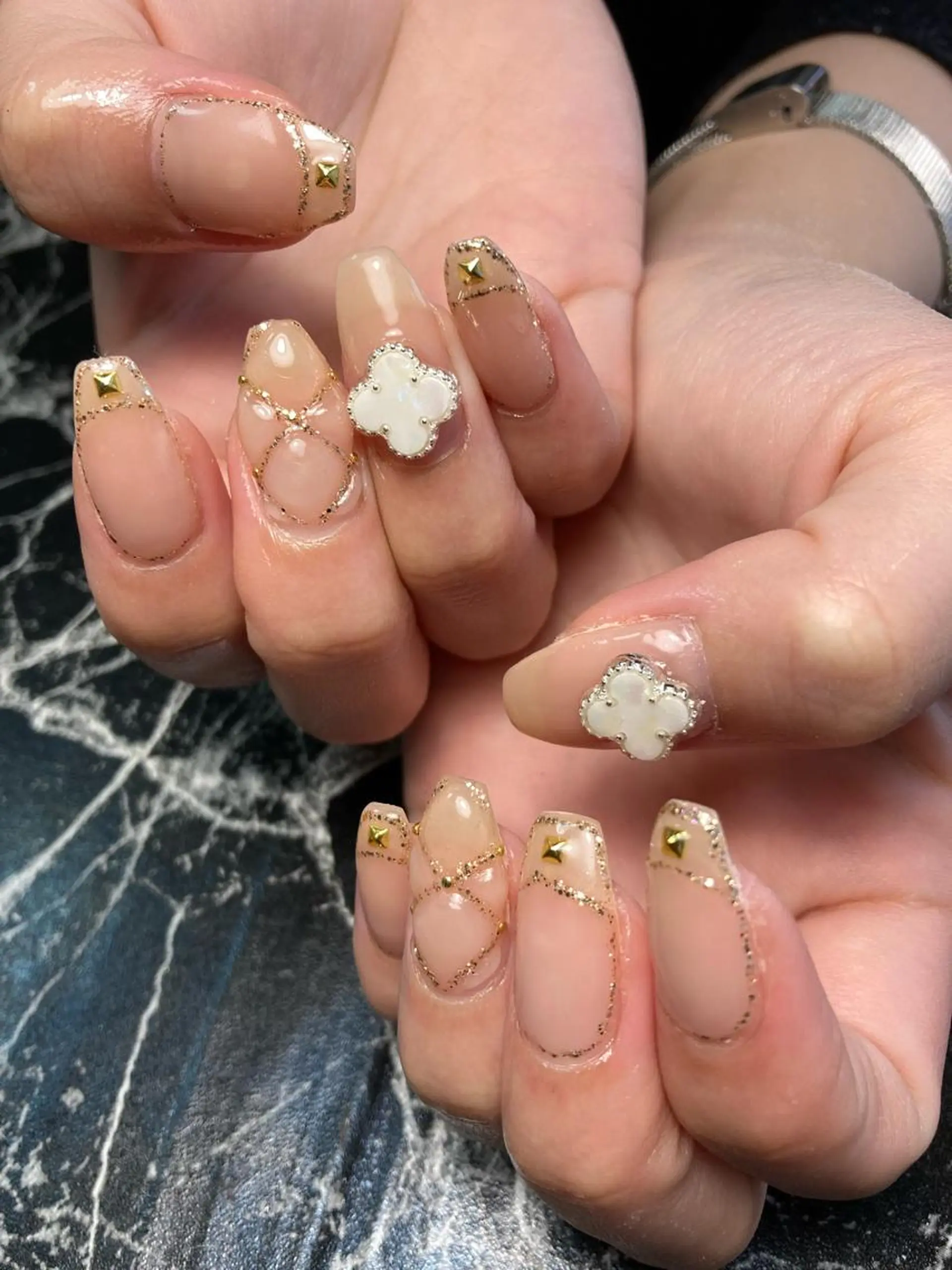 ミディアム ネイル ハンドネイル フットネイル ✴︎ Delightのネイルデザイン