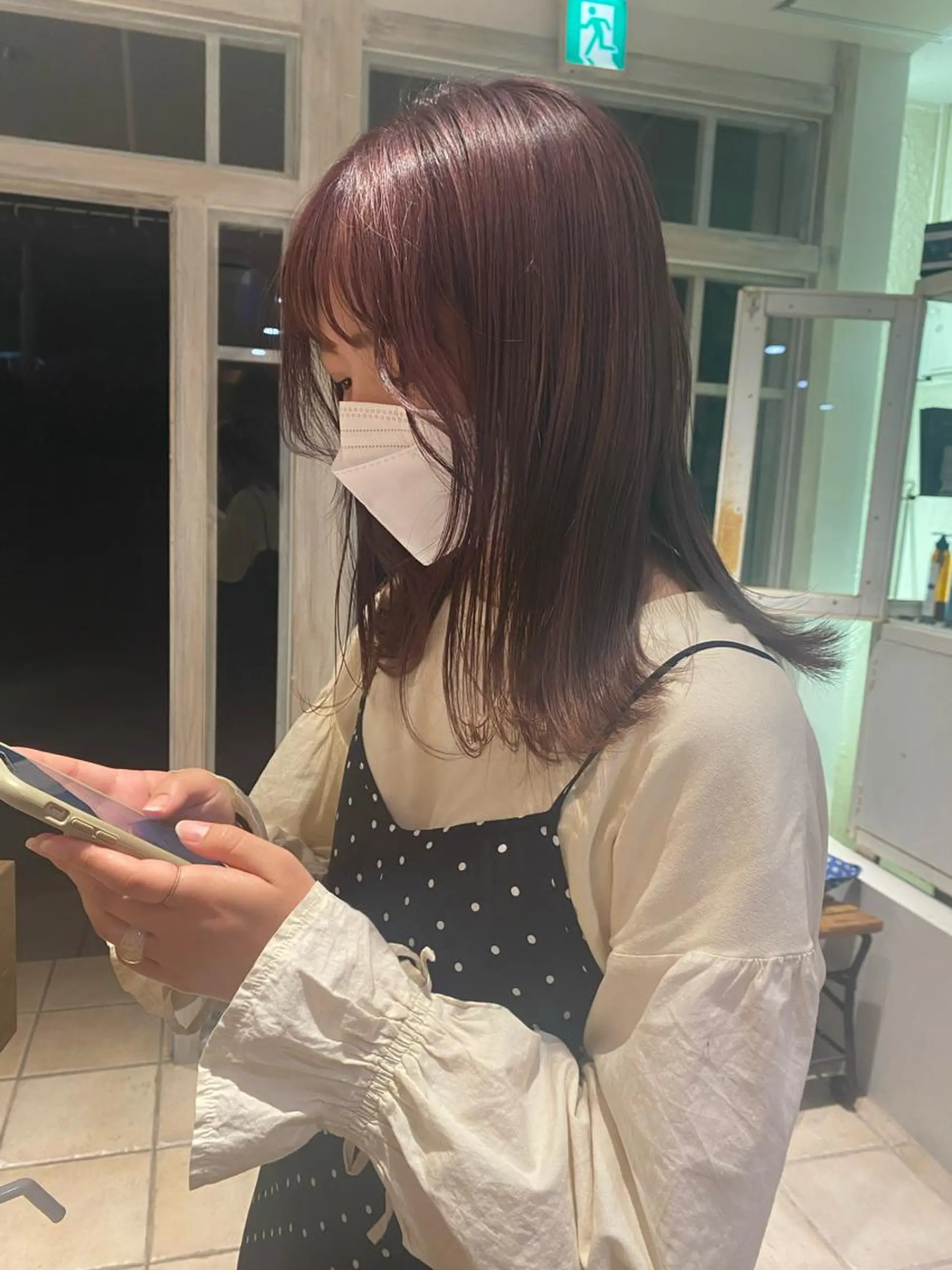 セミロング saya🌿レイヤー カット/透明感カラーのヘアスタイル