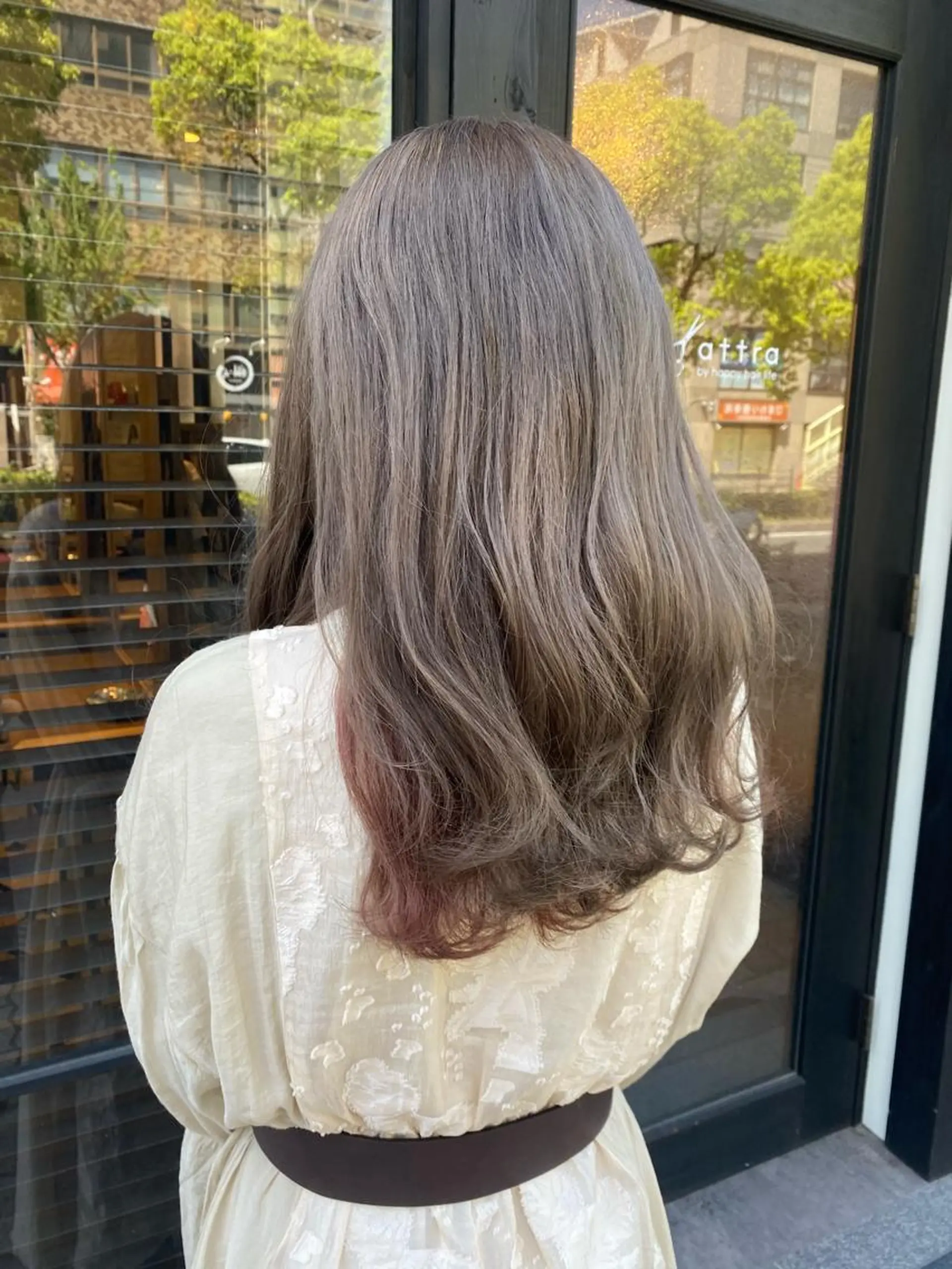 ロング カラー 新谷 桃子のヘアスタイル