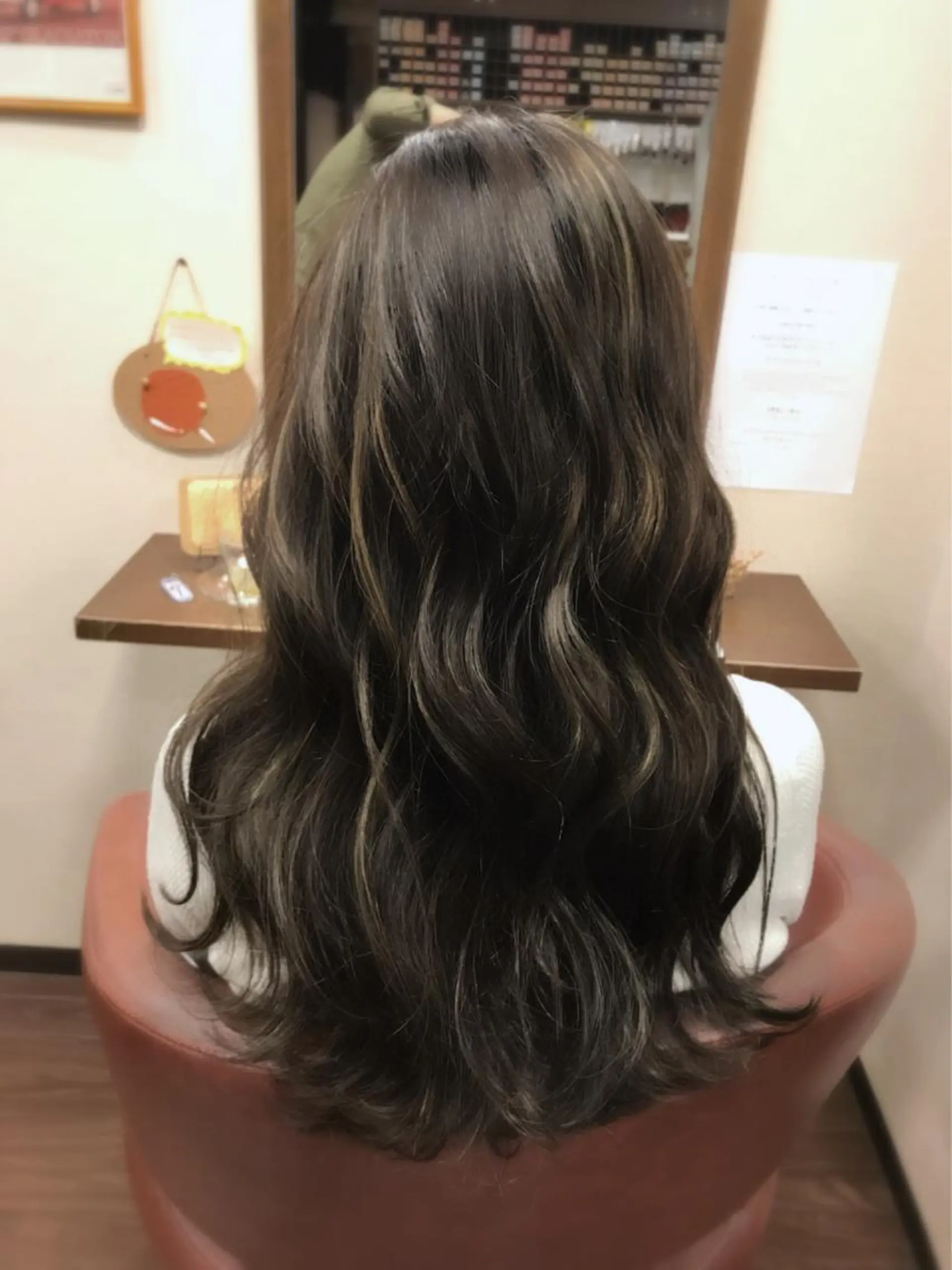 ロング カラー 透明感カラー ハイライトカラー 外国人風カラー ハイライト ran・rukone所属・藤中 隆悟のヘアスタイル