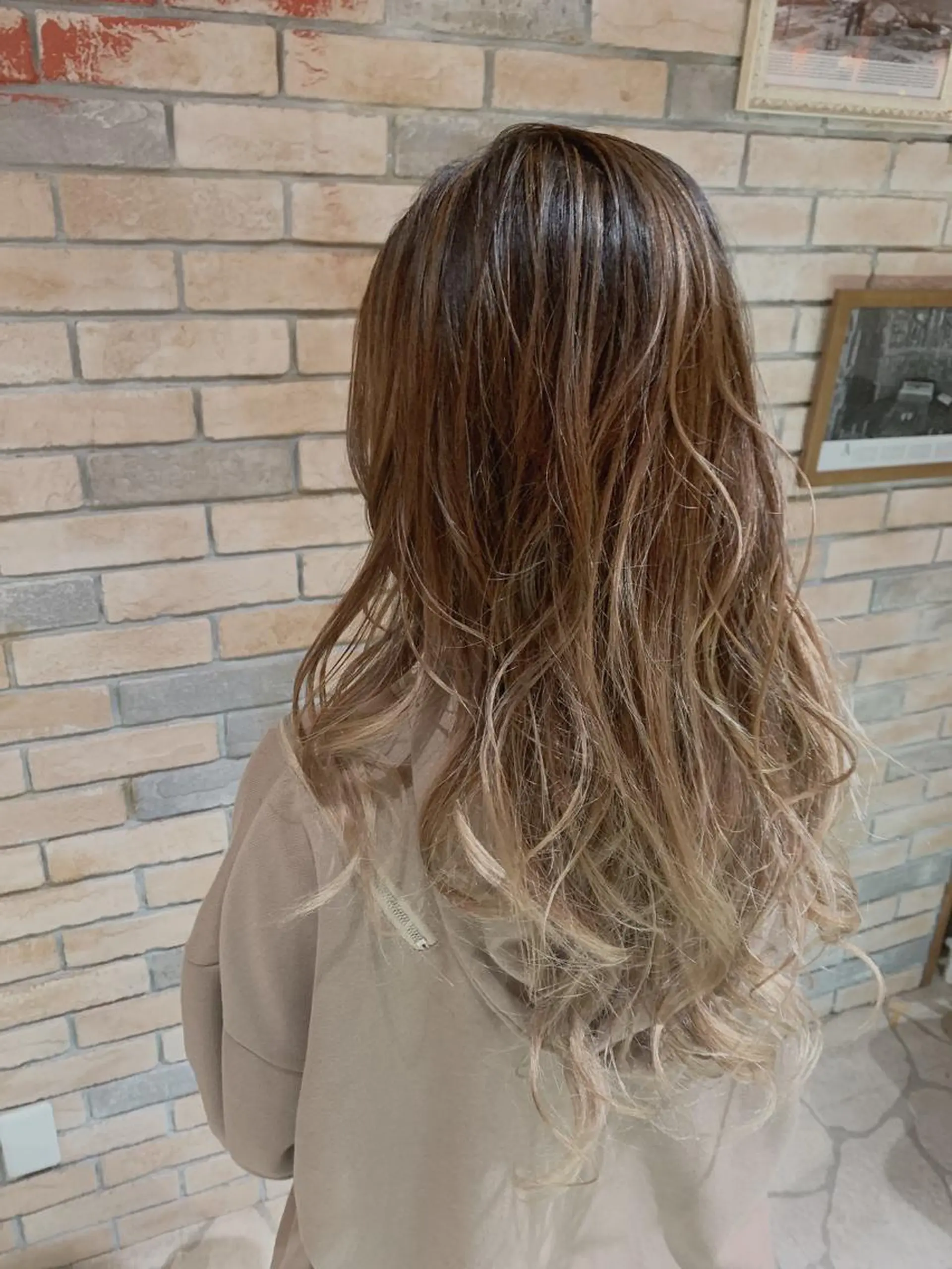 ロング カラー ヘアアレンジ バレイヤージュ レイヤーカット VIM hairおもろまち店のヘアスタイル