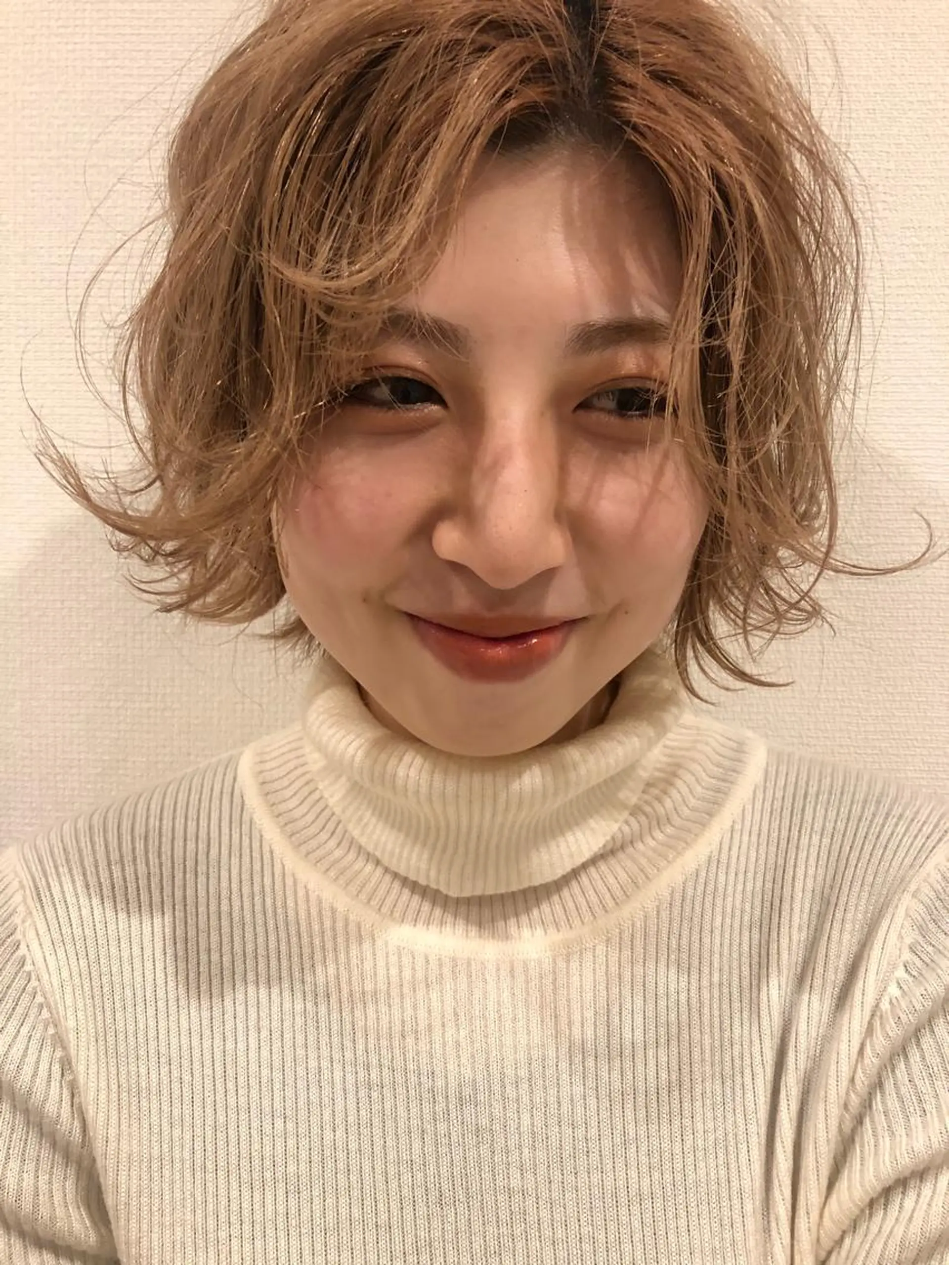 ショート カラー ブリーチ 渋谷 留菜のヘアスタイル