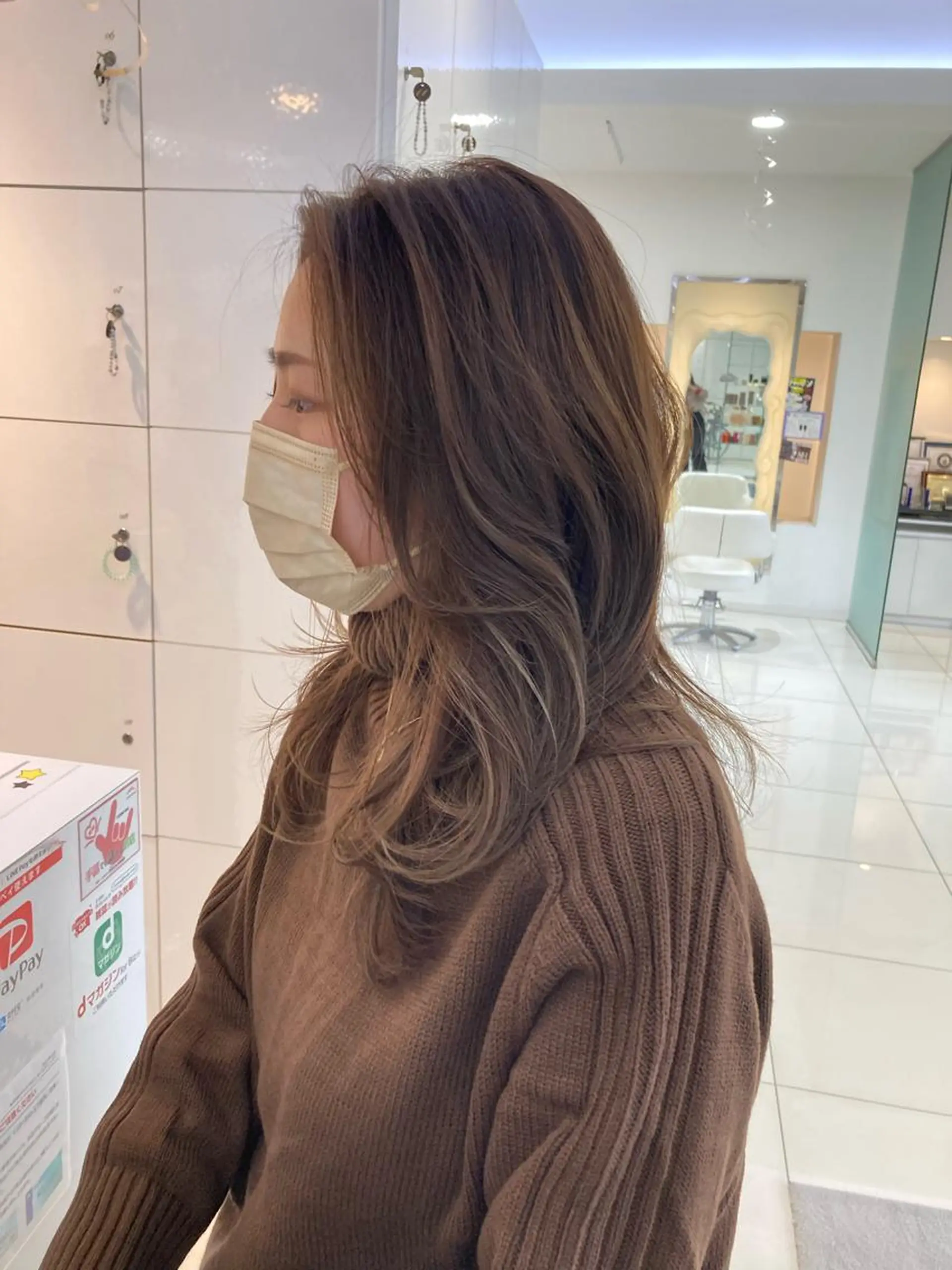 セミロング カラー ブリーチ ハイトーンカラー ブリーチなしカラー カット ヘアカラー トリートメント 田中 あかねのヘアスタイル