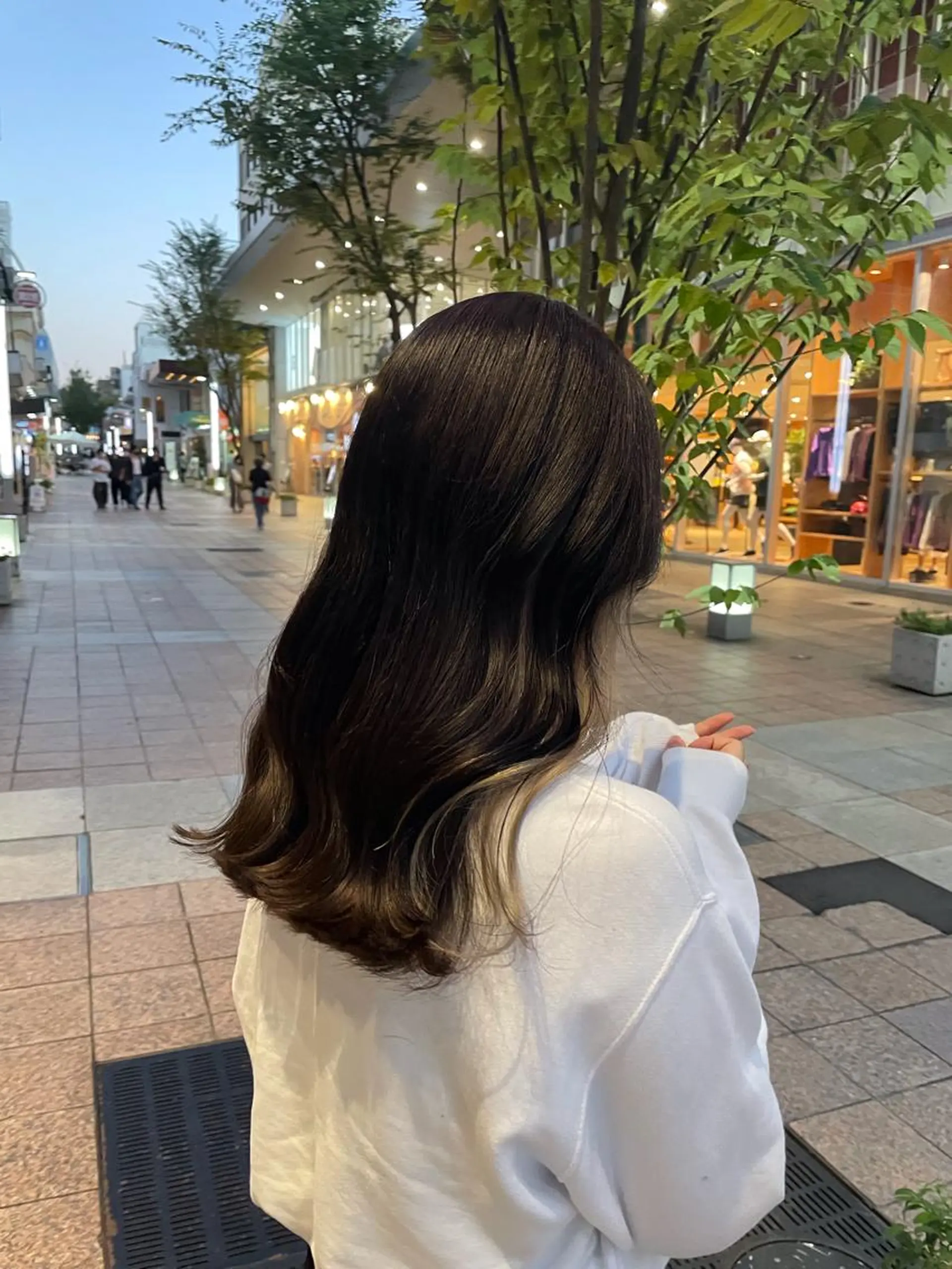セミロング カラー ヘアアレンジ 山下 とよかのヘアスタイル