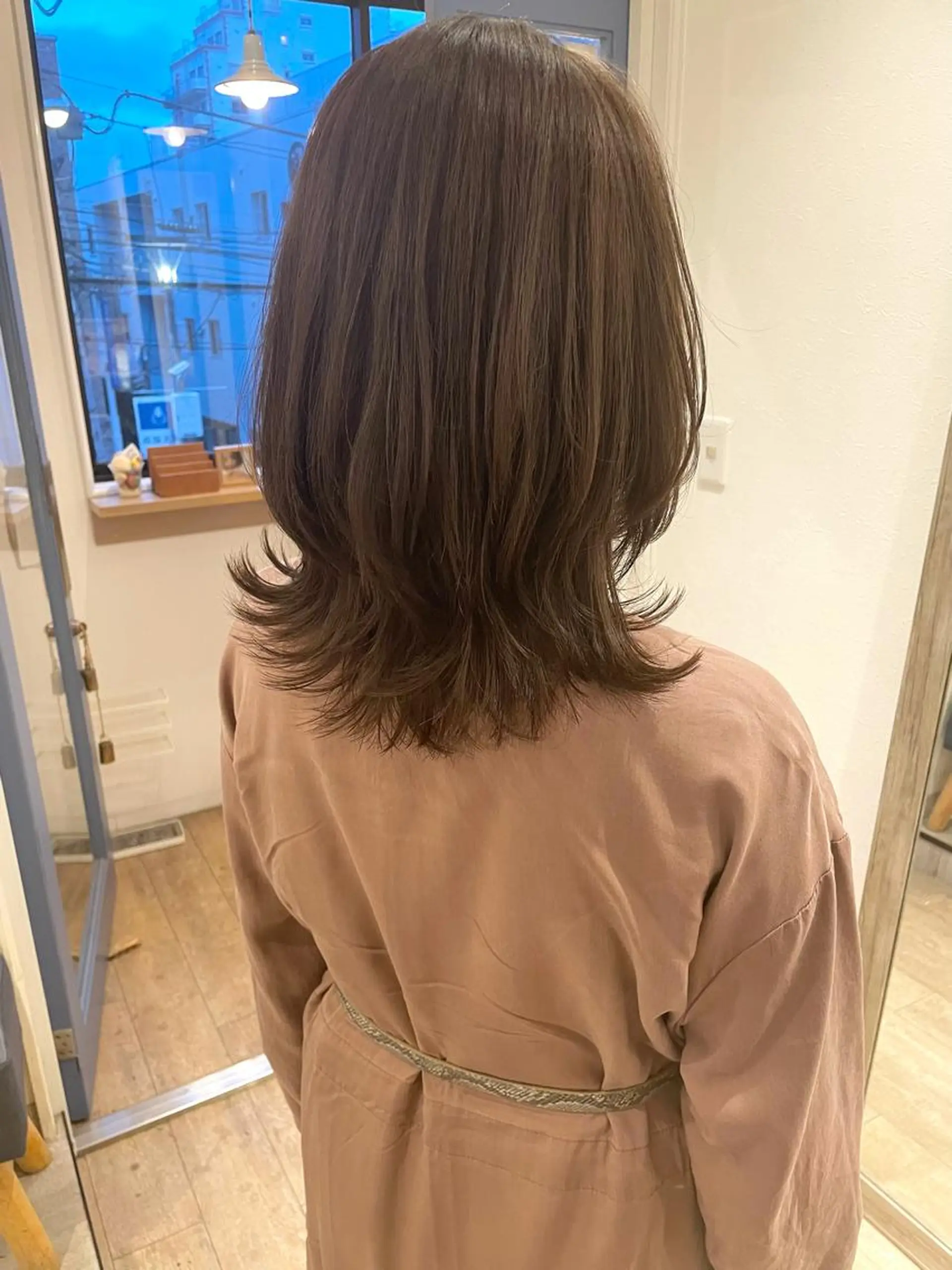 ミディアム カラー ボブレイヤー ベージュカラー ブリーチ 透明感カラー グレージュ 🩰オリーブ/ ベージュ松本咲花🩰のヘアスタイル