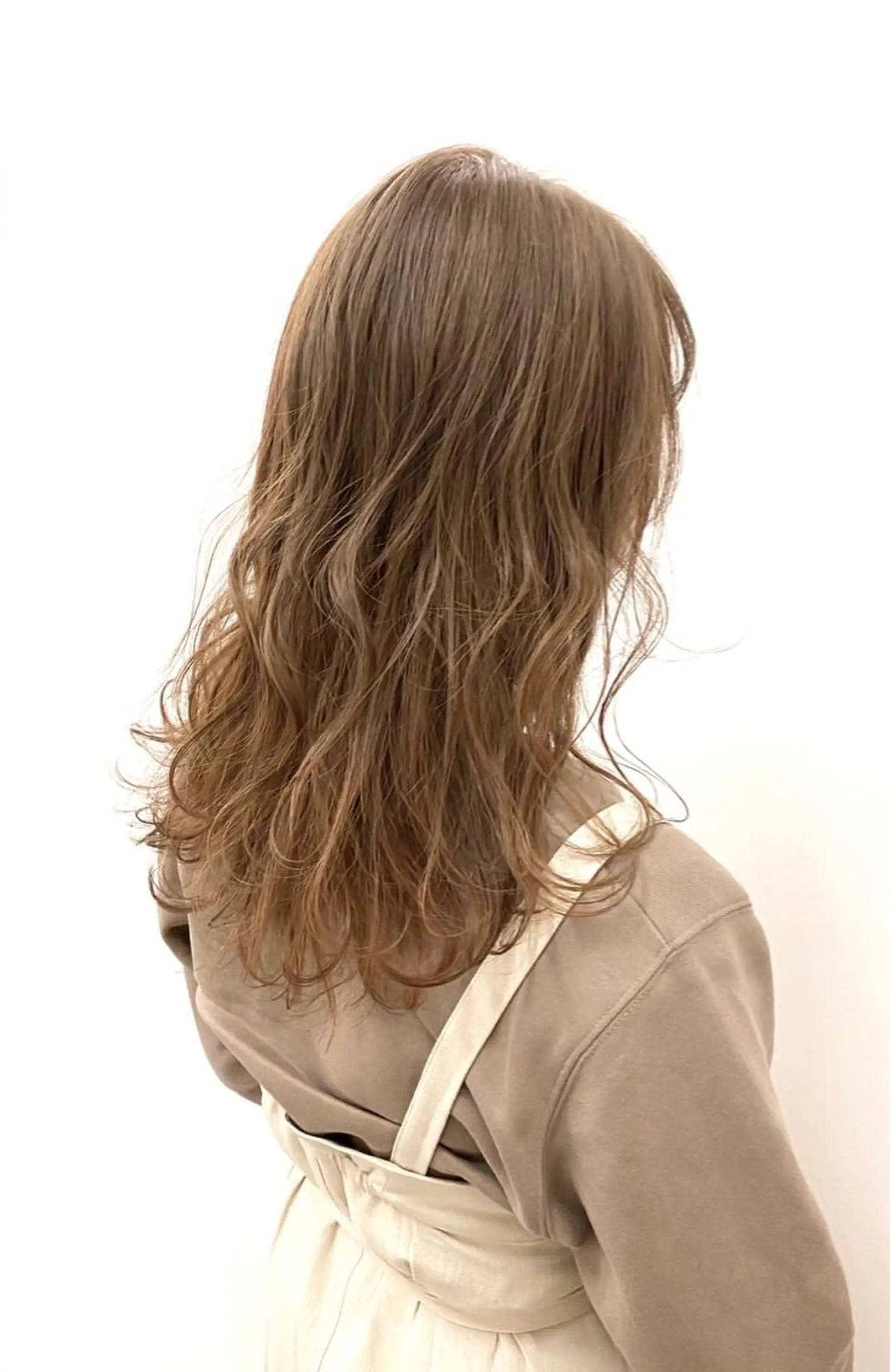 ロング カラー ベージュカラー ロング カット ヘアカラー トリートメント GO TODAY SHAiRE SALON岡山所属・Sana/ 耳ツボ/インナーのヘアスタイル