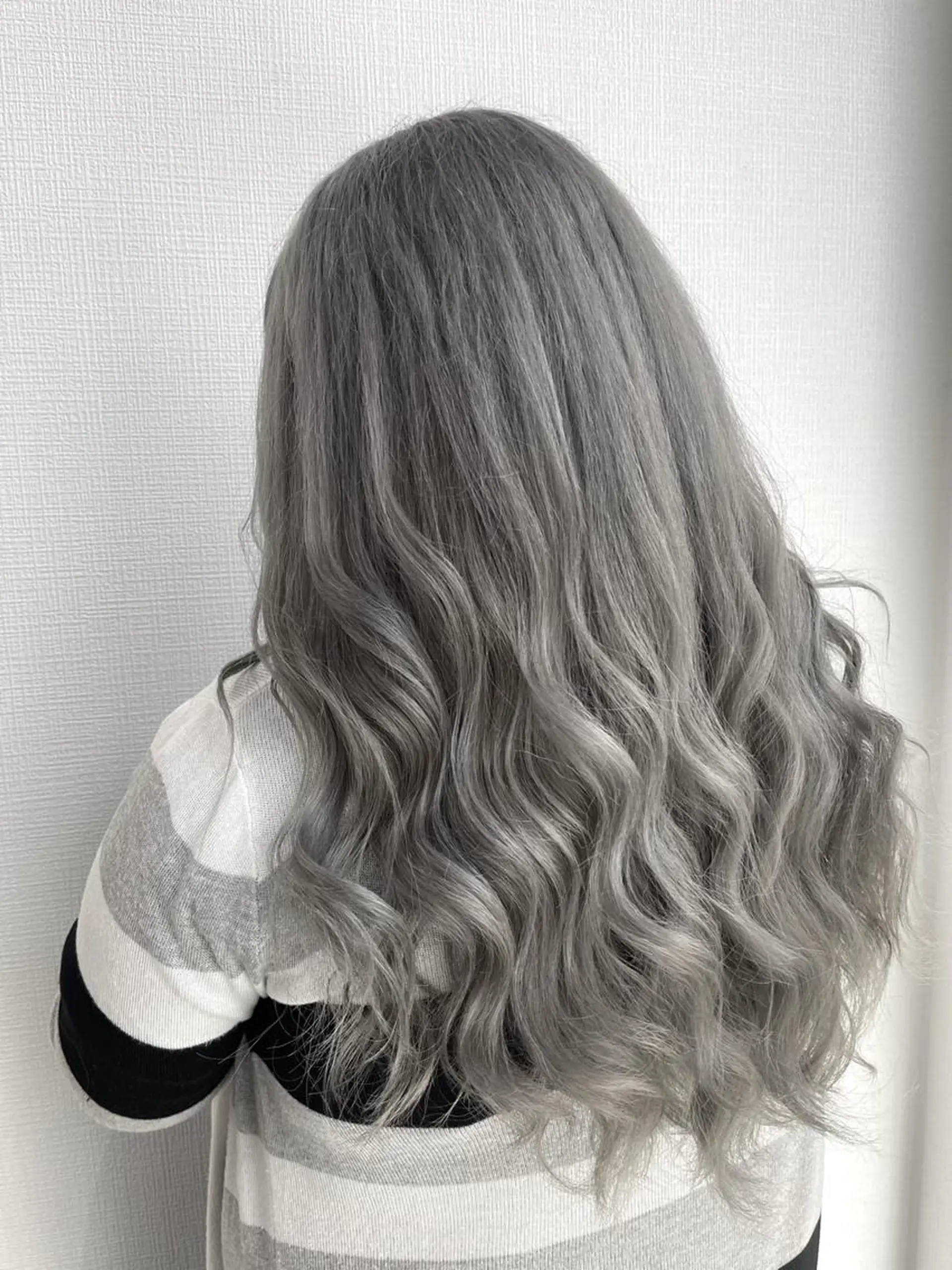 ロング カラー ヘアアレンジ アッシュ ブリーチ ヘアカラー ゲーマー美容師 KENTOのヘアスタイル