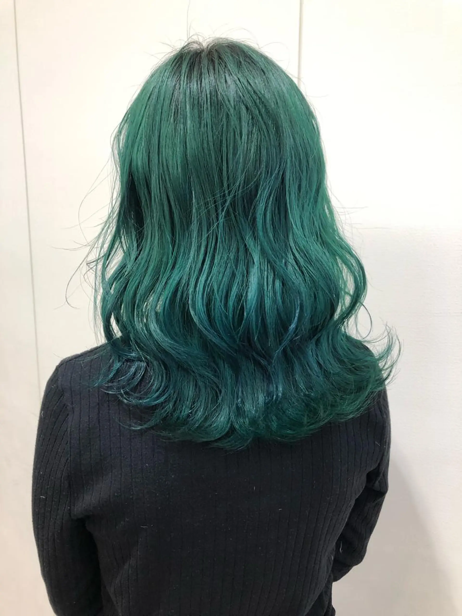 ミディアム カラー カット ヘアカラー トリートメント ケアブリーチ 坪井佑樹のヘアスタイル