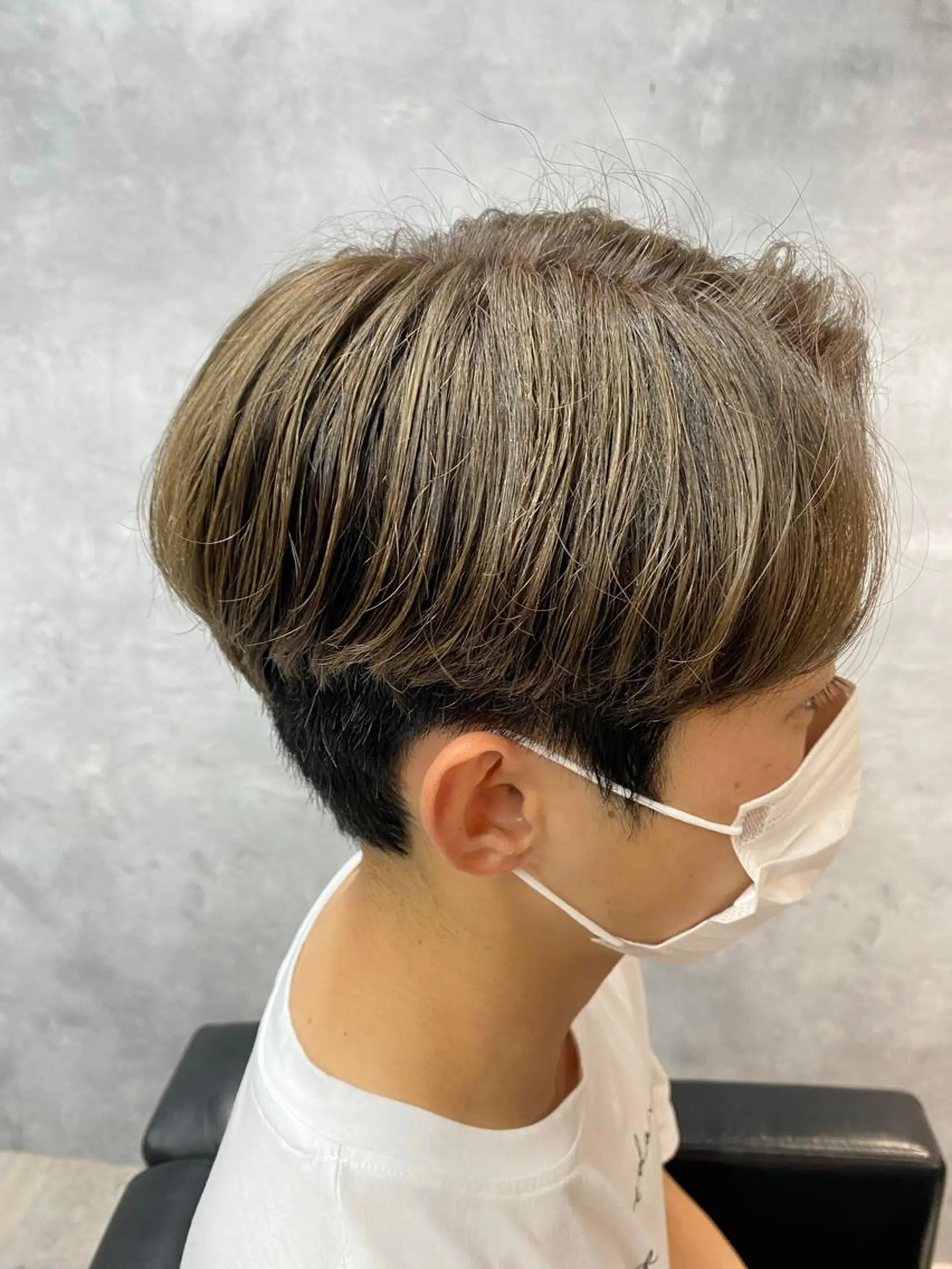 ショート カラー メンズ メンズブリーチ ベージュカラー ブリーチ ブラウンカラー ミルクティーベージュ カット ヘアカラー ツイストスパイラル/ メンズ特化/中川誠也のヘアスタイル