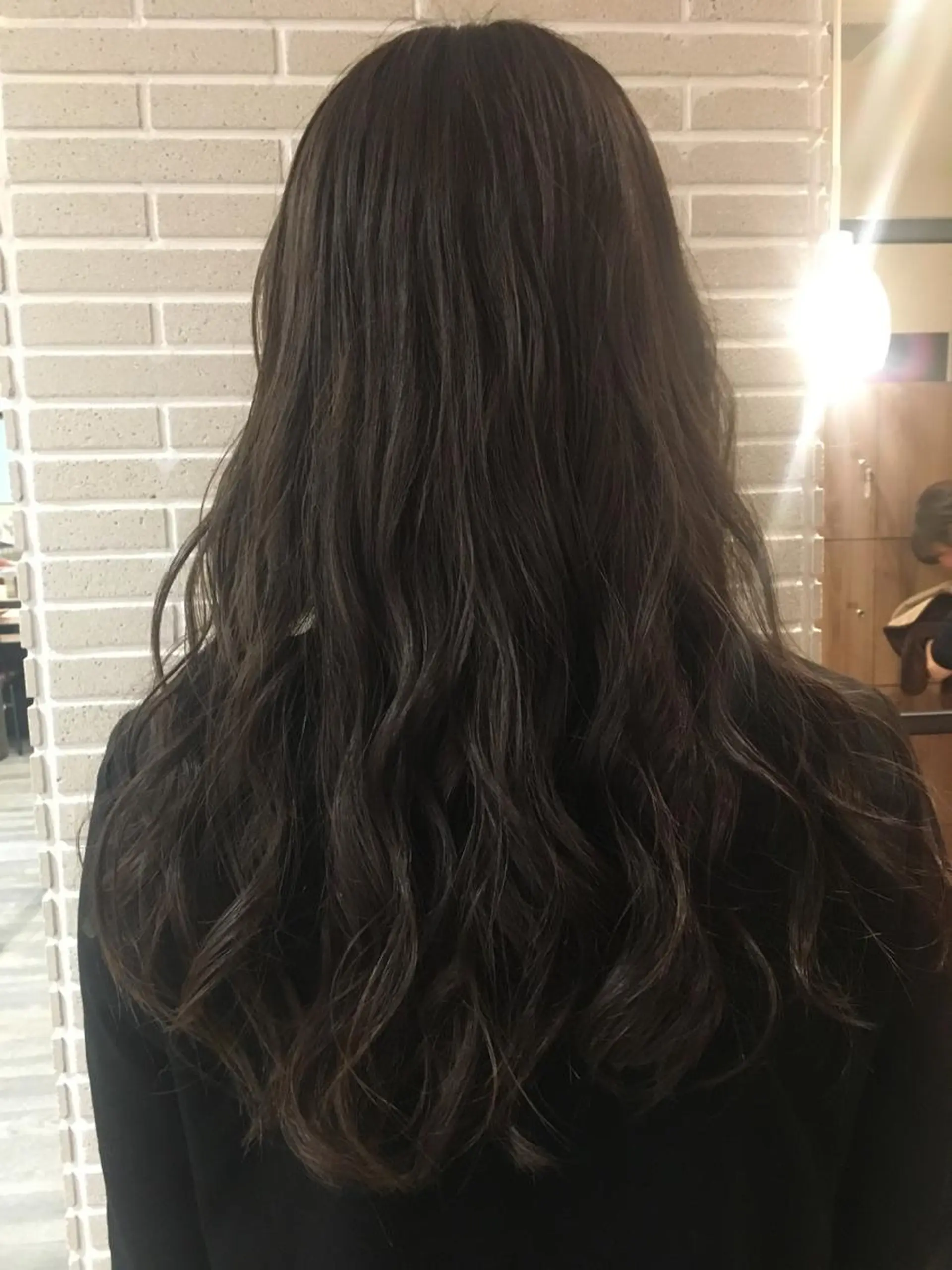 ロング カラー ウルフカット／吉村 桃子のヘアスタイル