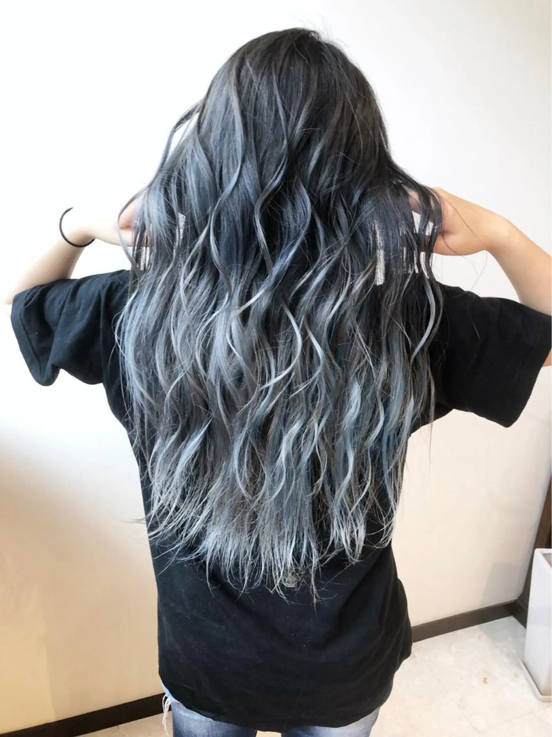 ロング カラー 小嶋 真滋のヘアスタイル