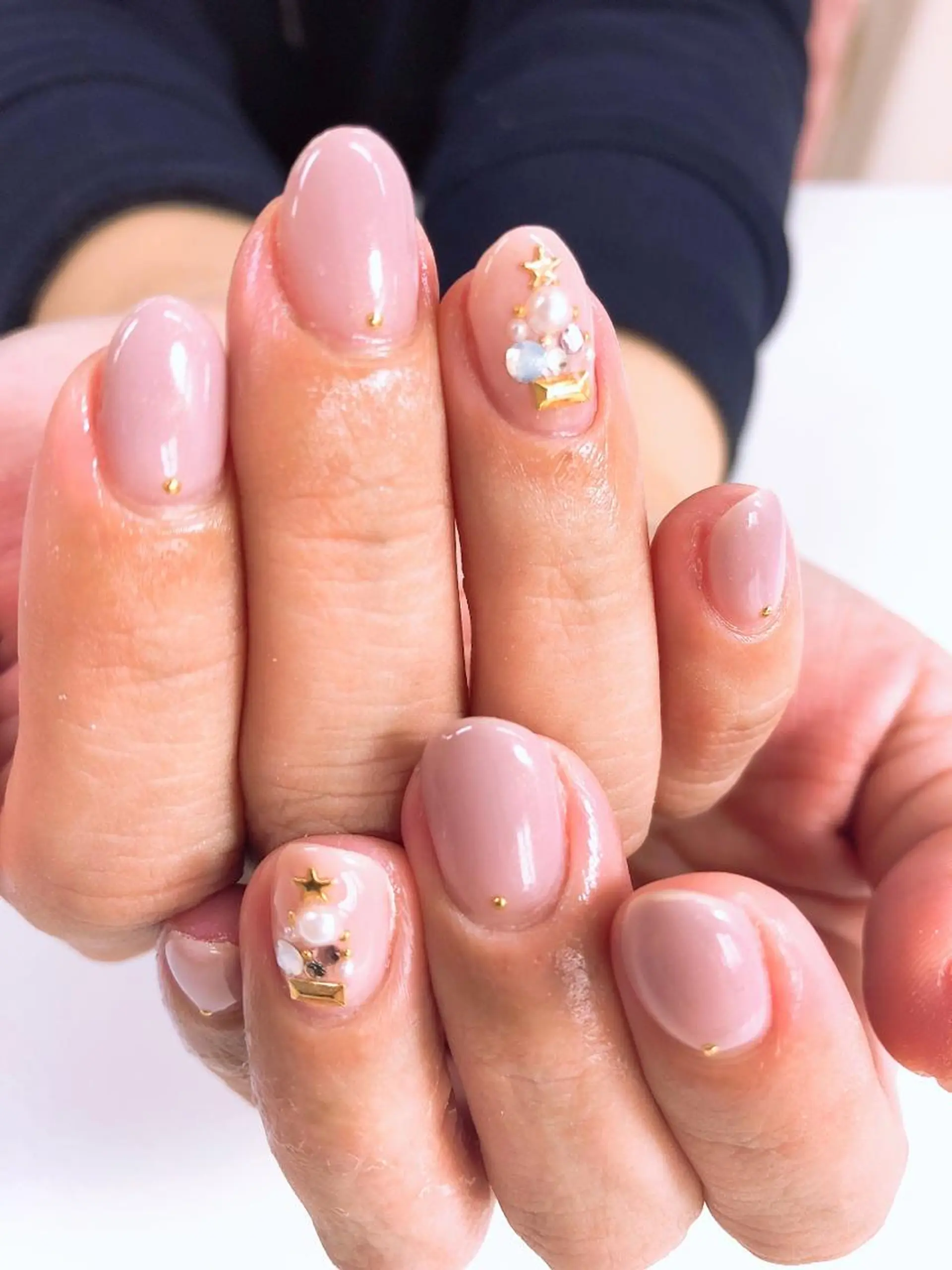 ネイル ストーンネイル 冬ネイル クリスマス Lokahi NAILのネイルデザイン
