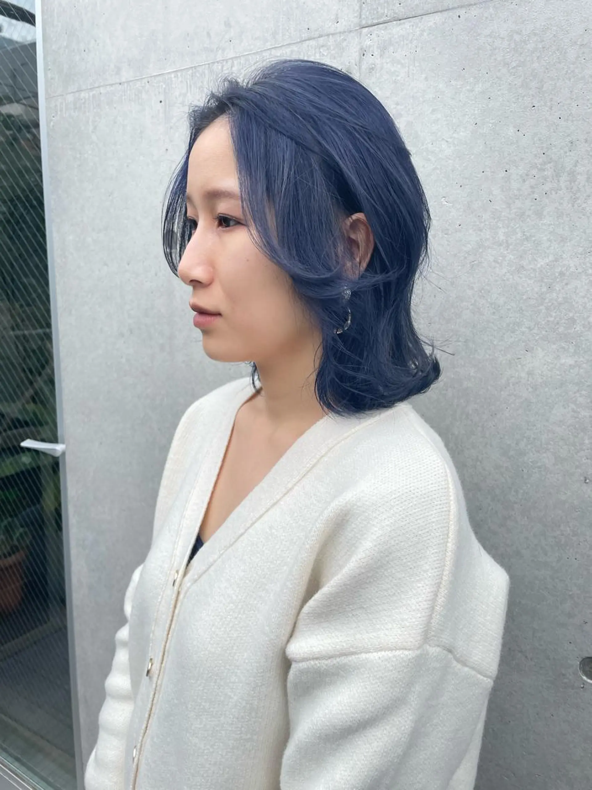 ミディアム カラー ネイビーカラー カット ヘアカラー トリートメント 佐伯 和佳のヘアスタイル