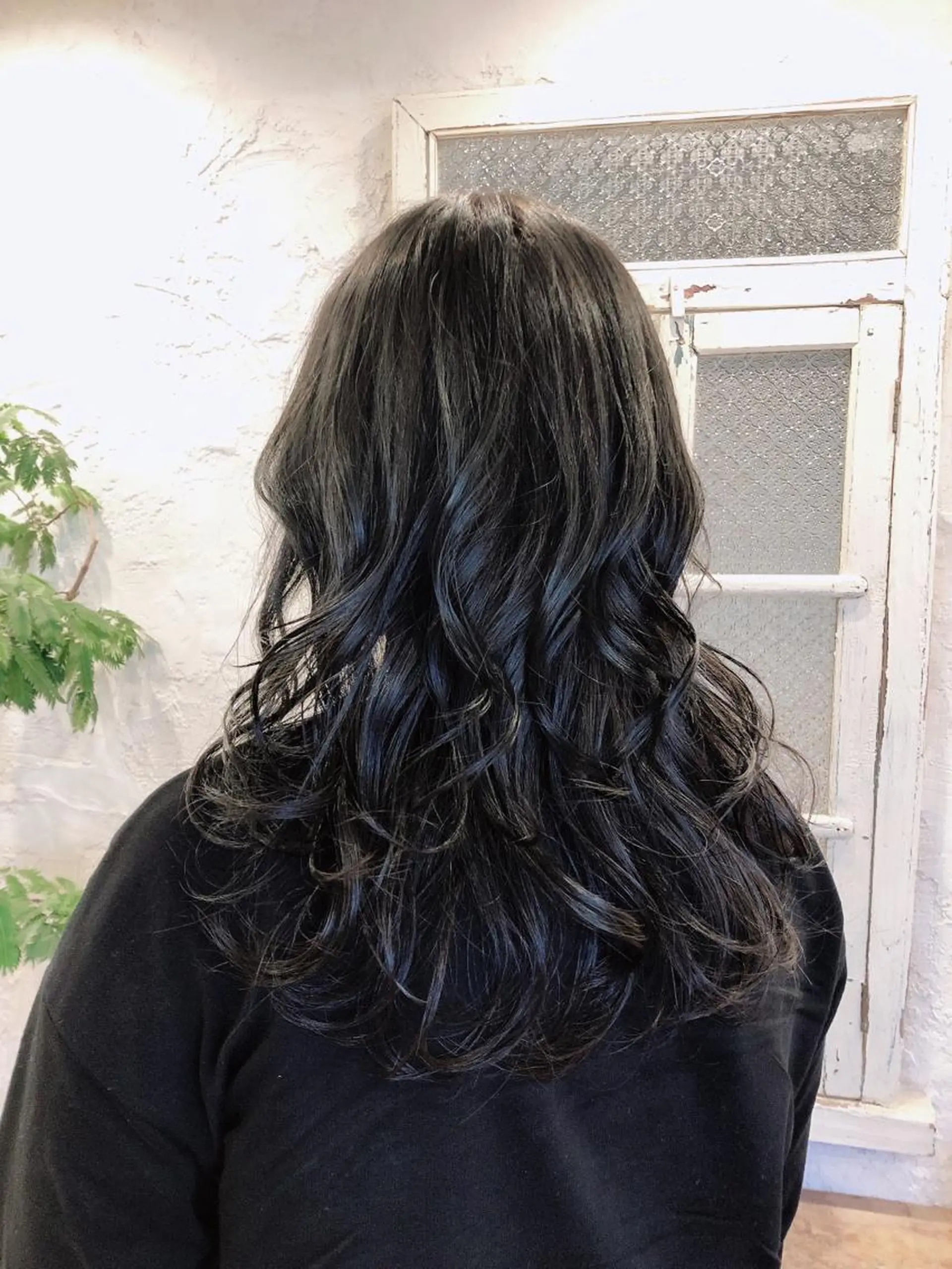 ロング カラー ブルーカラー ブルーグレー ブルーグレージュ グレージュ salon de yu所属・サロンドユウ こはるのヘアスタイル