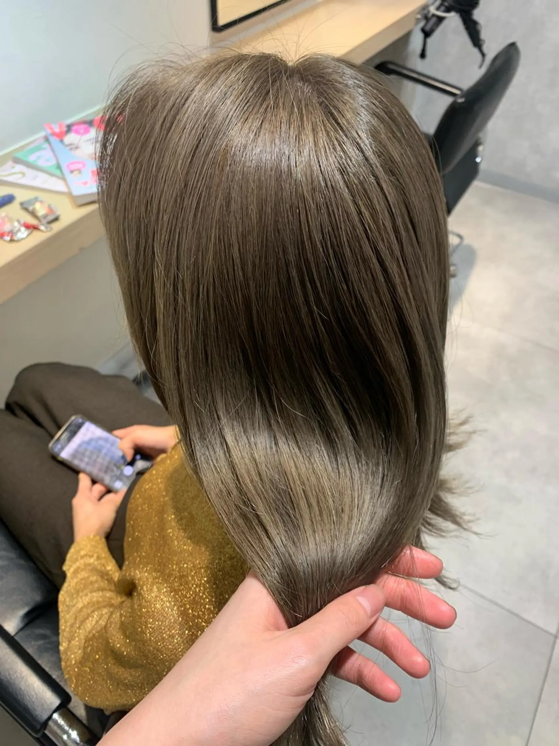 セミロング カラー クレハ :)のヘアスタイル