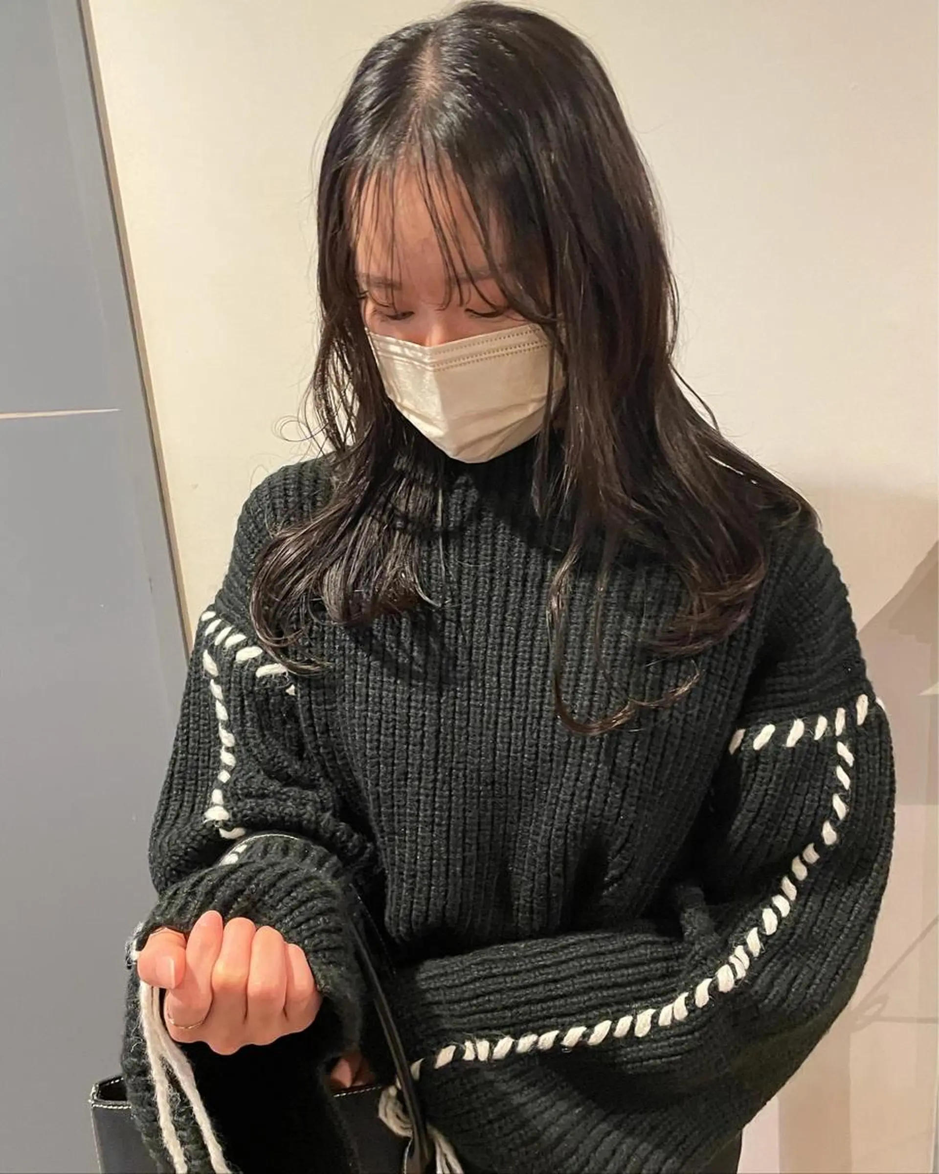 ミディアム あやか/ベージュ /透け感カラーのヘアスタイル