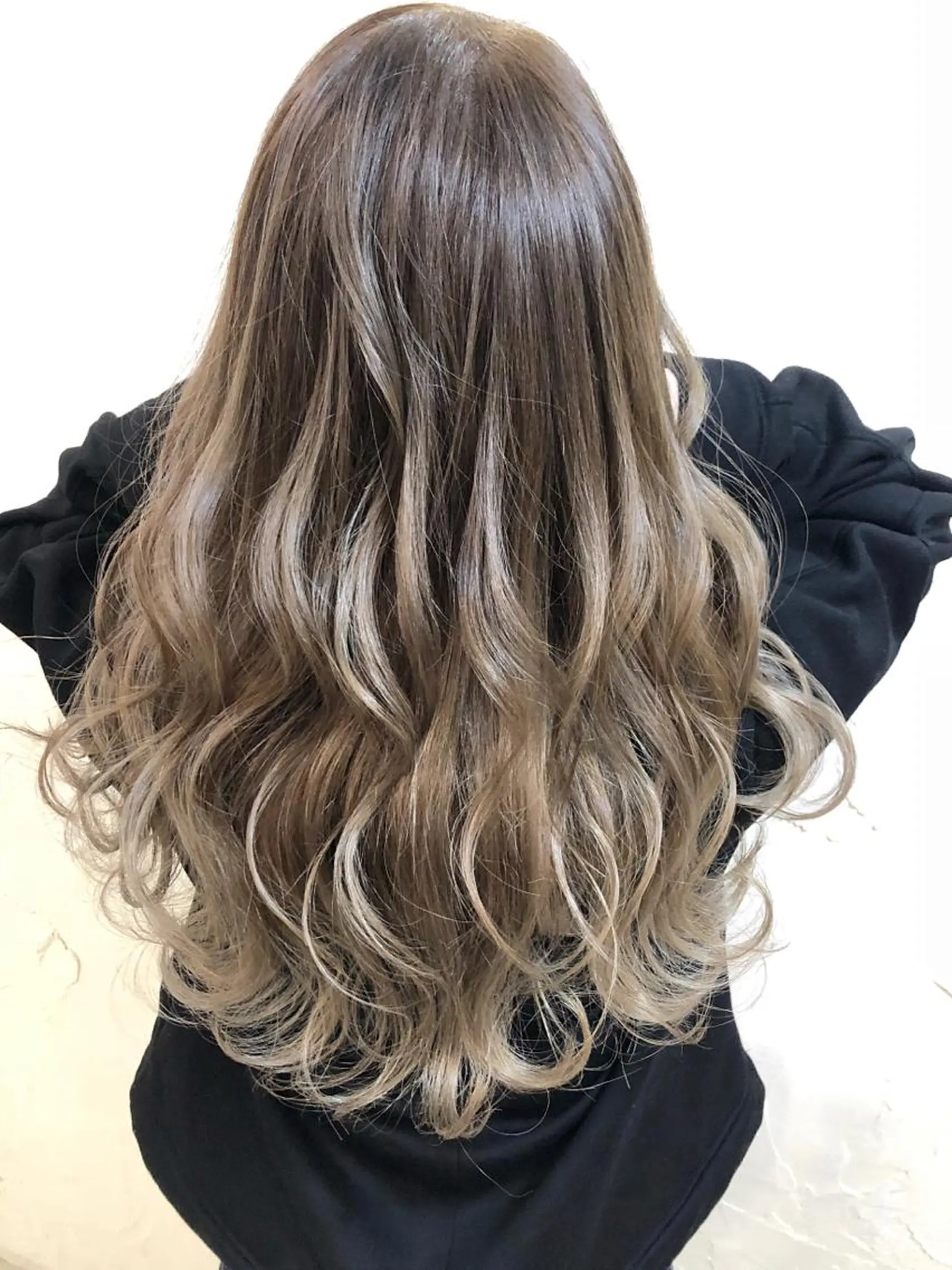 セミロング カット ヘアカラー 高山 滉太のヘアスタイル
