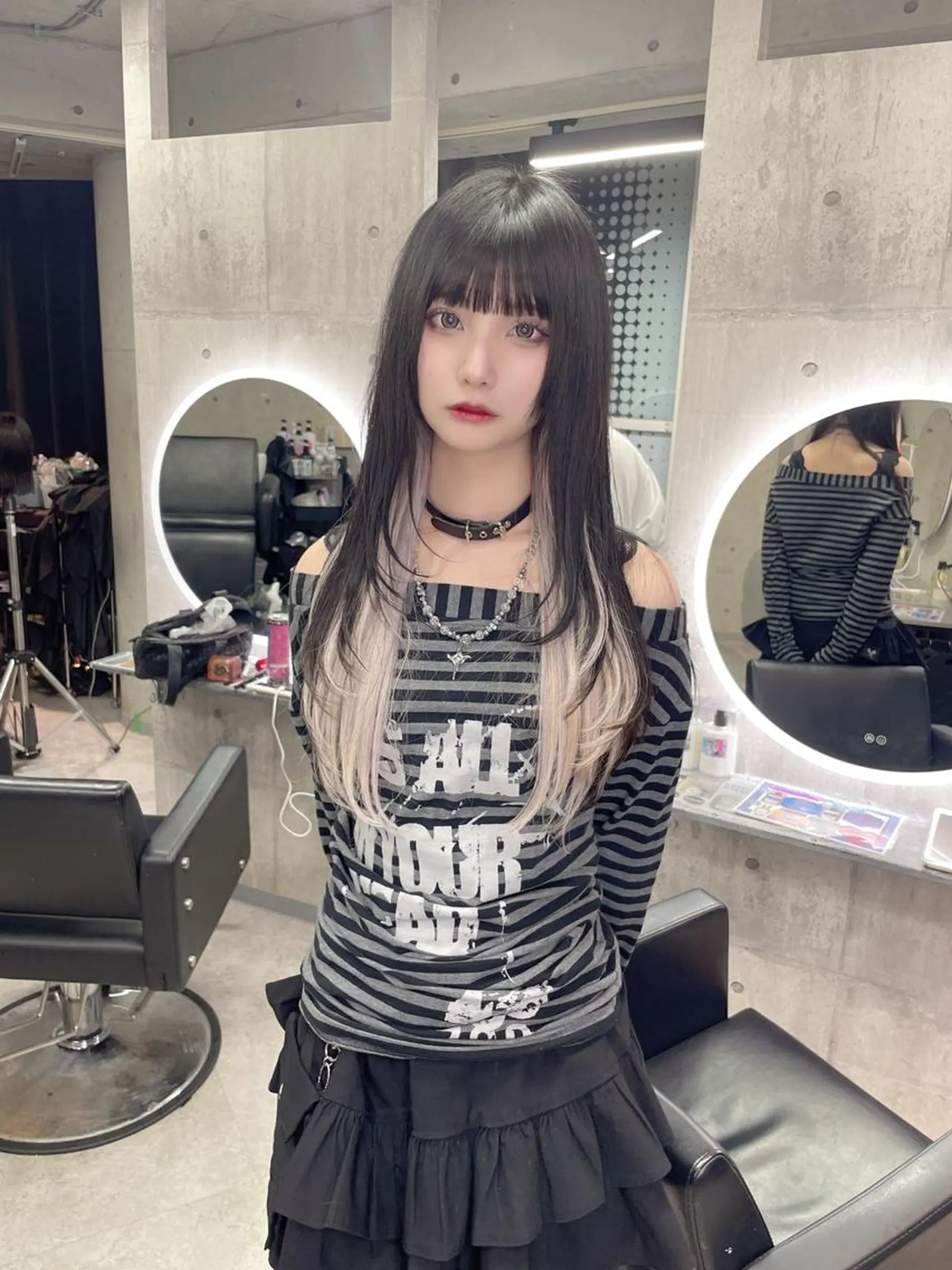 ロング カラー ホワイト&レイヤーカ ットエクステ長畠俊輔のヘアスタイル