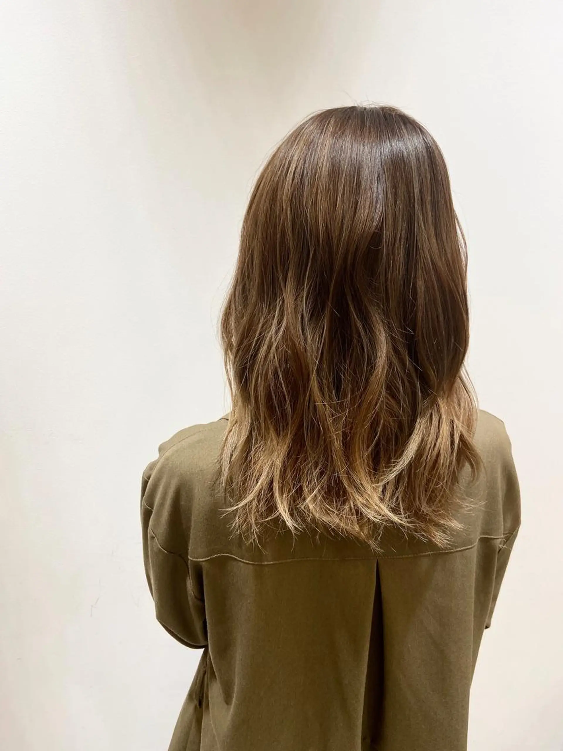 セミロング カラー 🐺ウルフ/レイヤー 似合わせ‎🤍沙羅のヘアスタイル