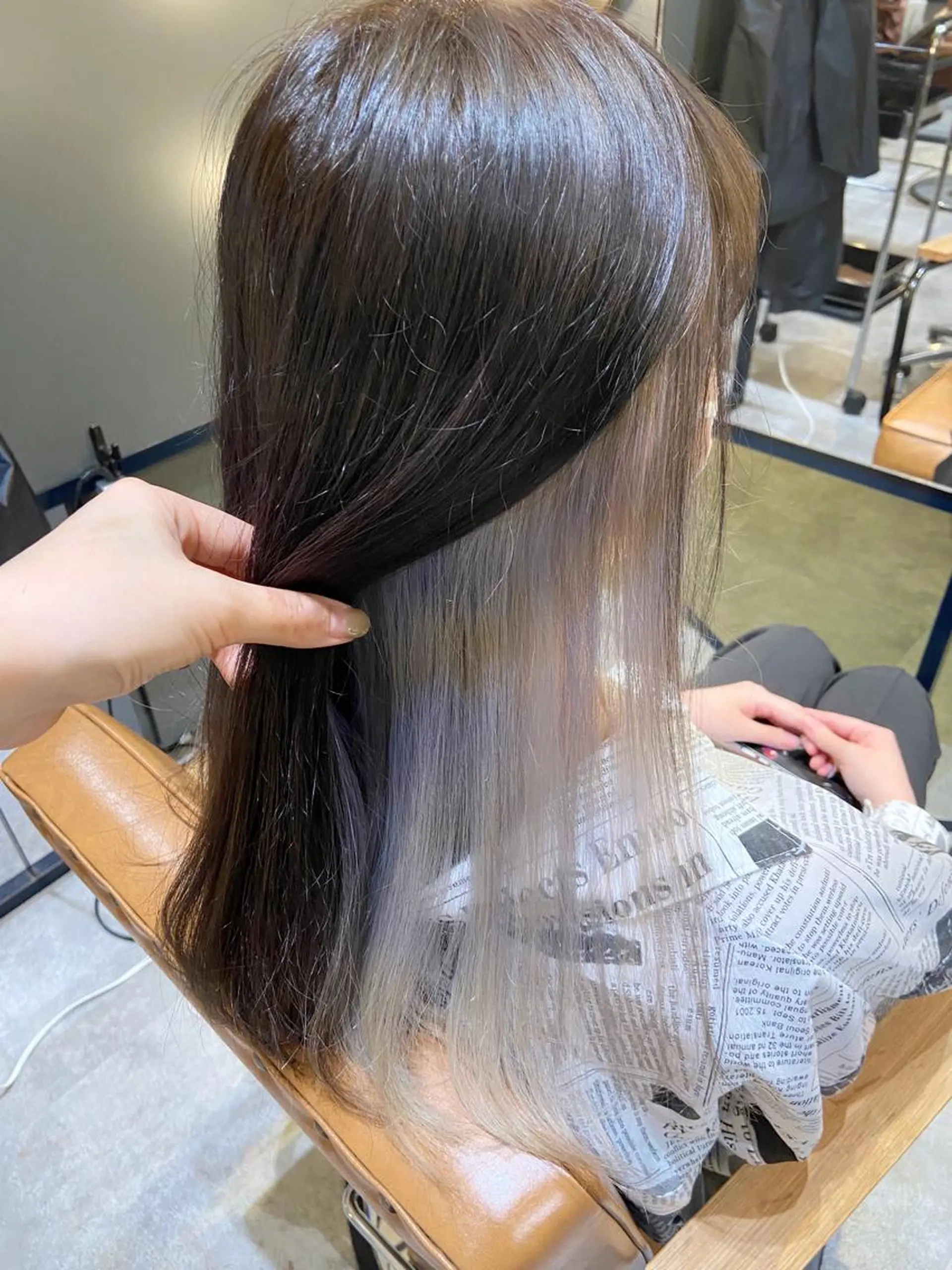 ロング カラー ブリーチ インナーカラー ノイシキ サキのヘアスタイル