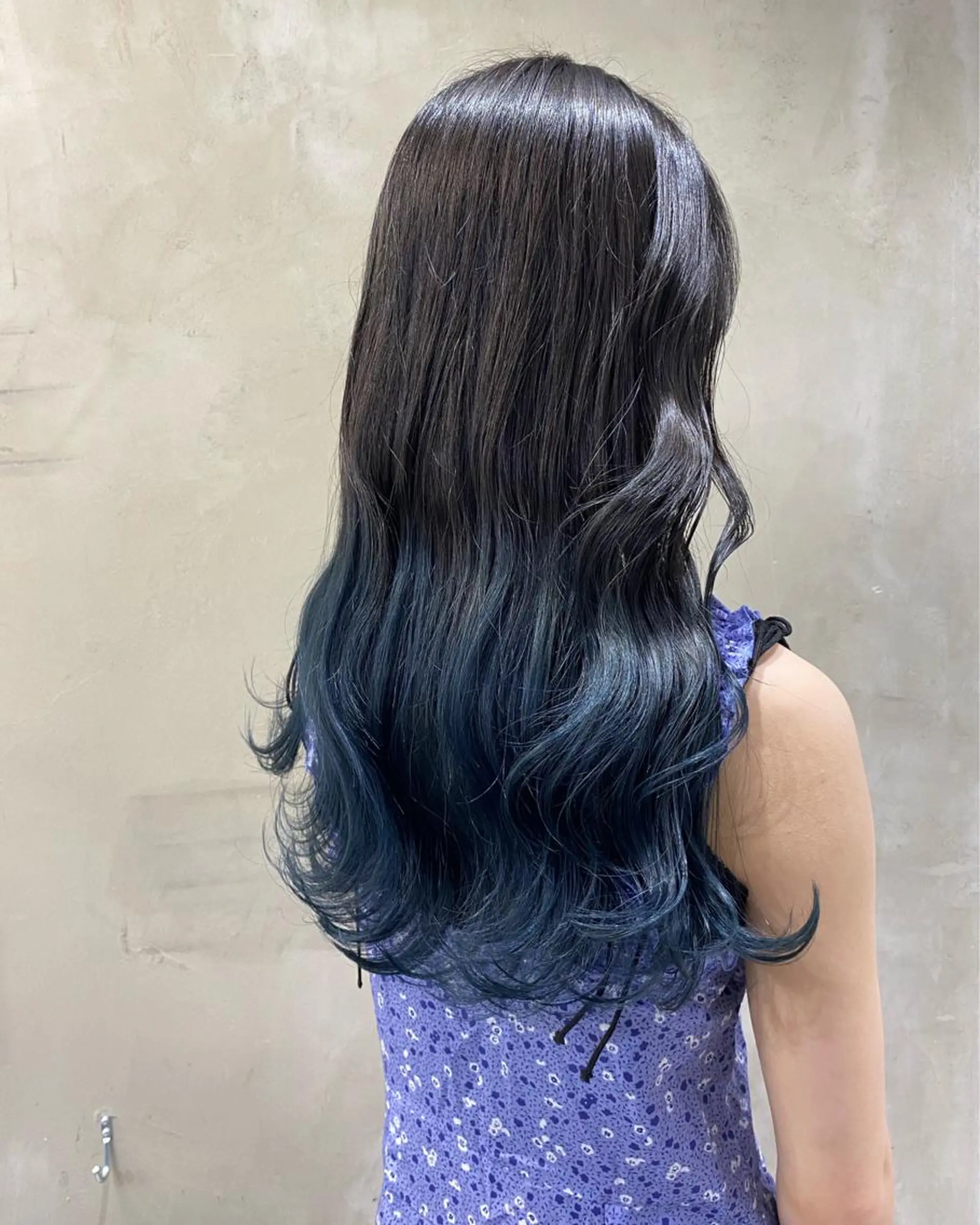 カラー ニシオカ タクヤのヘアスタイル