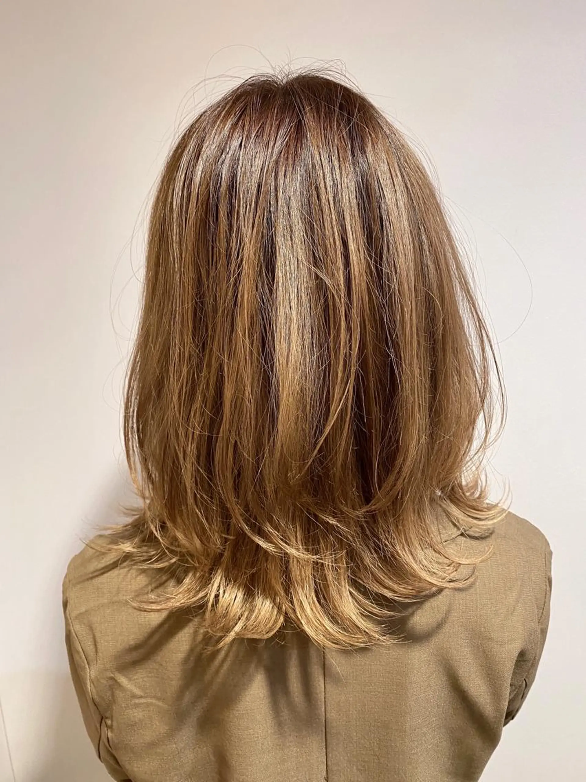 ミディアム カラー ベージュカラー 透明感カラー イルミナカラー ボブ くびれヘア 美髪・髪質改善 有田怜平のヘアスタイル