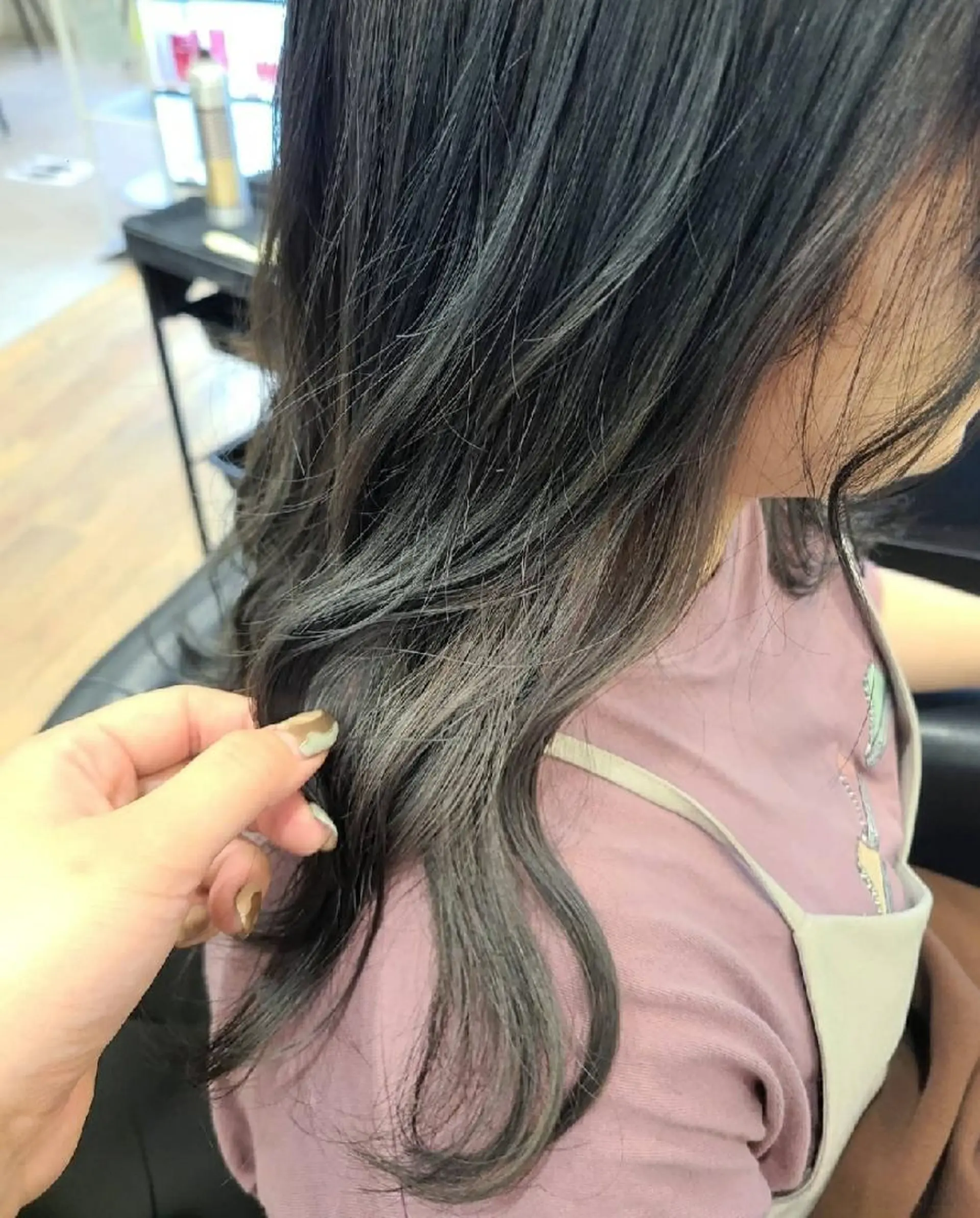 ロング カラー アッシュ 透明感カラー インナーカラー ラベンダーカラー ラベンダーアッシュ ヘアカラー 関口 友菜のヘアスタイル