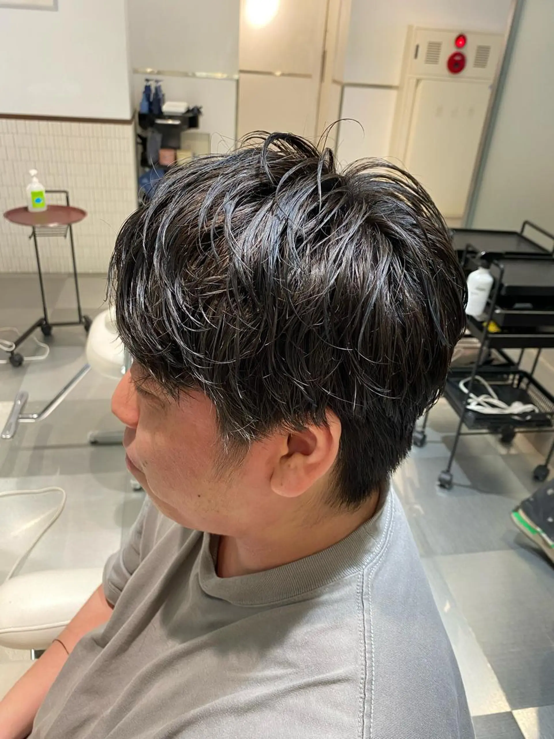 カラー パーマ メンズ メンズメッシュ メンズパーマ ブルーカラー メッシュ コテ巻き風パーマ 藤澤　知彌のヘアスタイル