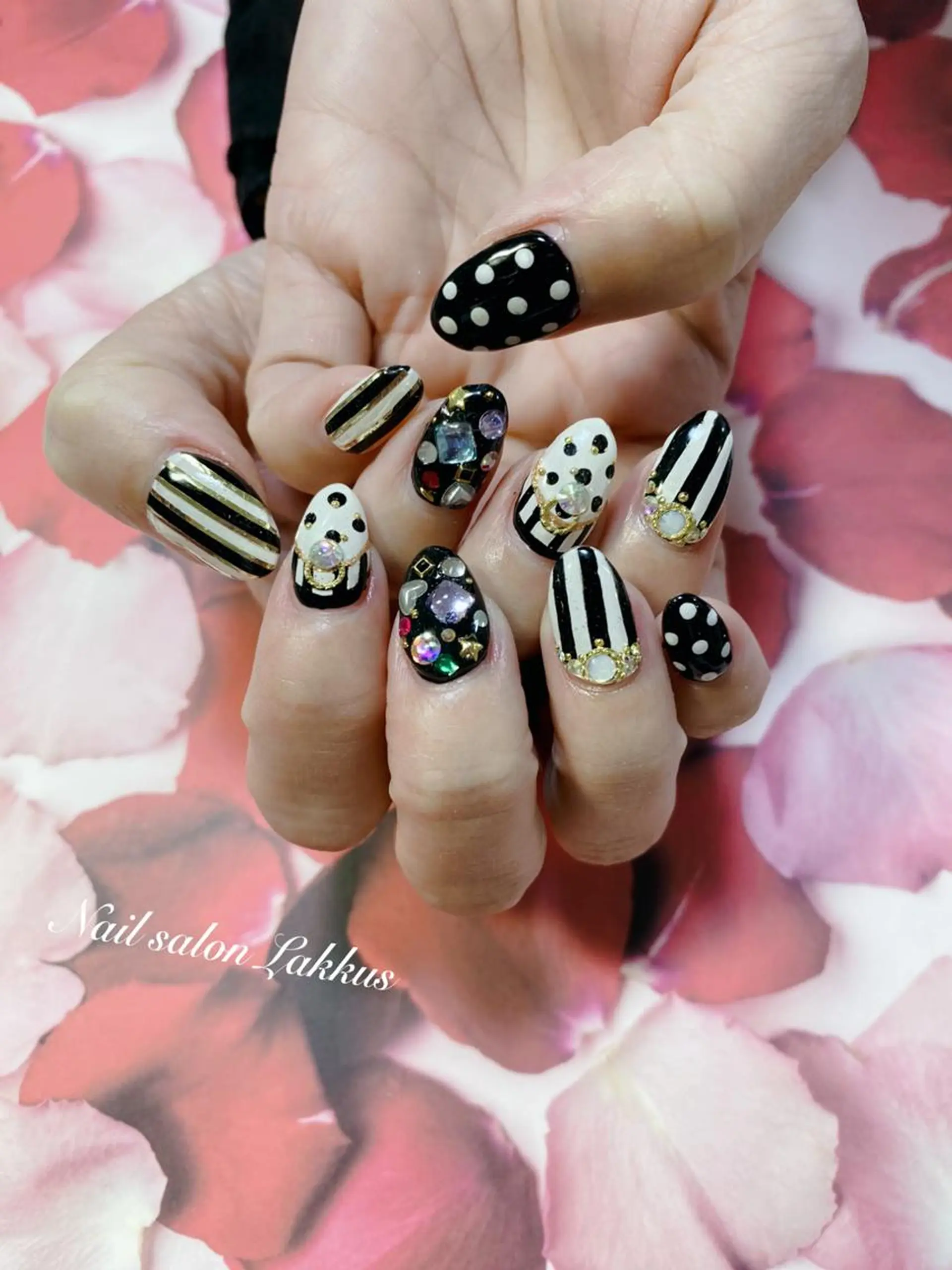 ネイル ドット Lakkus T－CHIのネイルデザイン